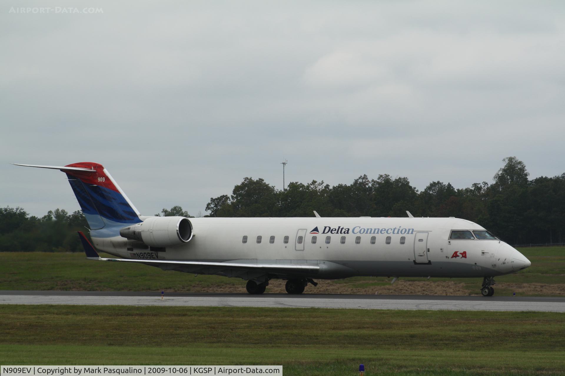 N909EV, 2002 Bombardier CRJ-200ER (CL-600-2B19) C/N 7658, CL-600-2B19