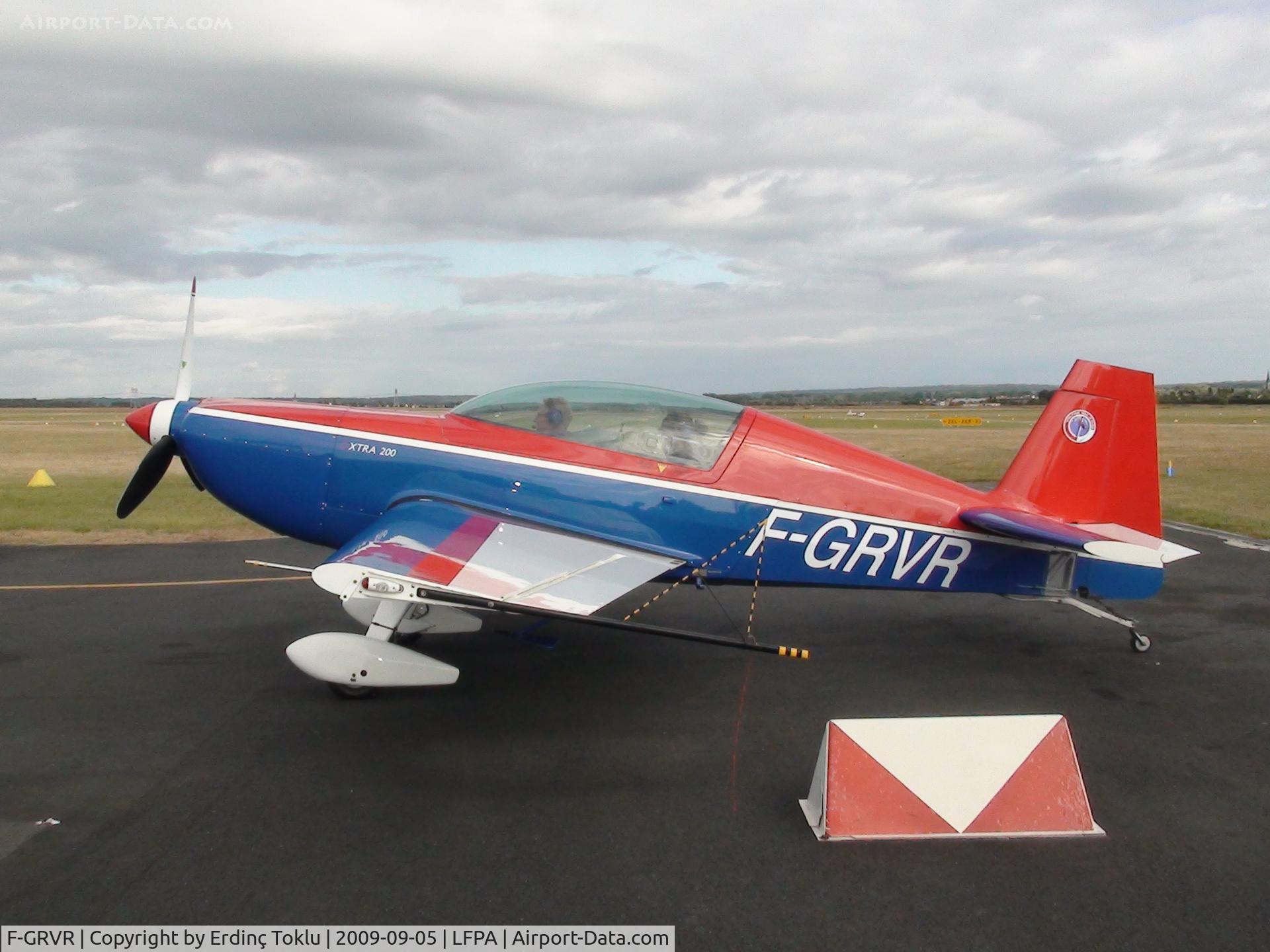 F-GRVR, Extra EA-300/200 C/N 11, Tank full at Persan.