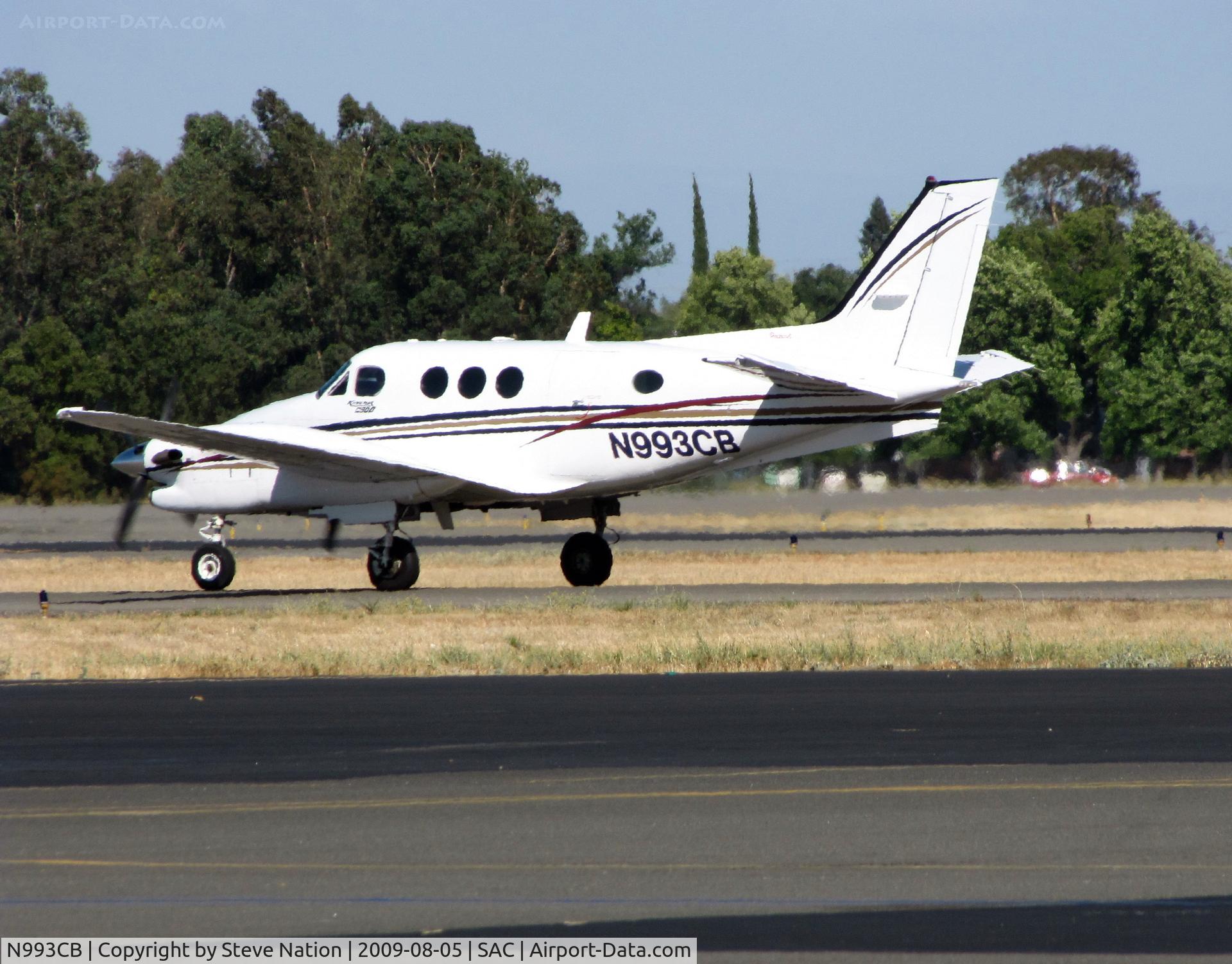 N993CB, 1999 Raytheon Aircraft Company C90A C/N LJ-1550, 1999 Raytheon C90A King Air taxiing out for flight to Chico, CA
