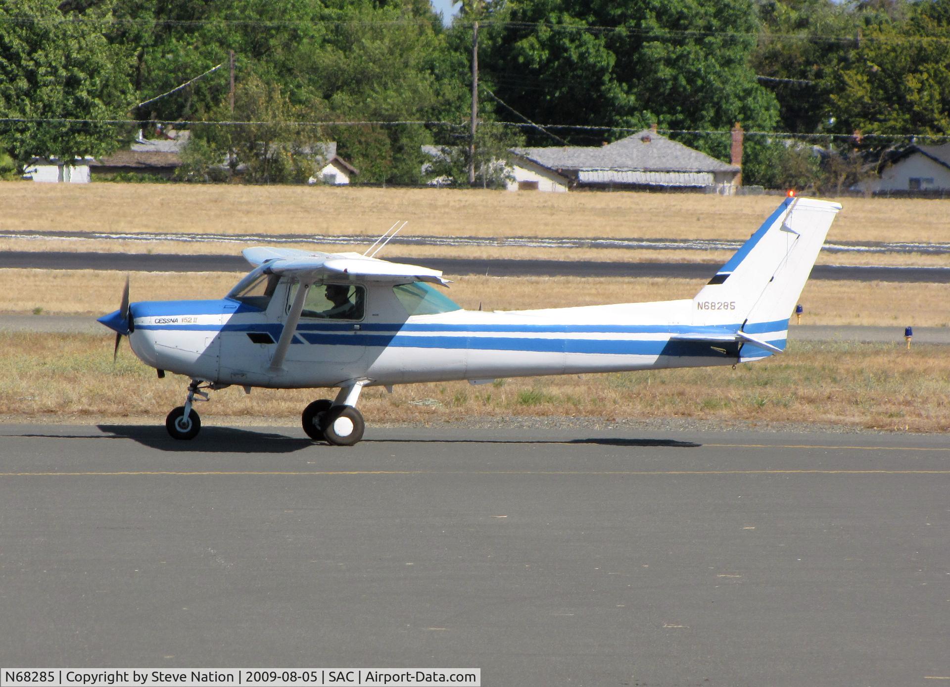 N68285, 1978 Cessna 152 C/N 15282229, 1978 Cessna 152 taxiing out for flight back to GOO (Nevada County Air Park - Grass Valley, CA)