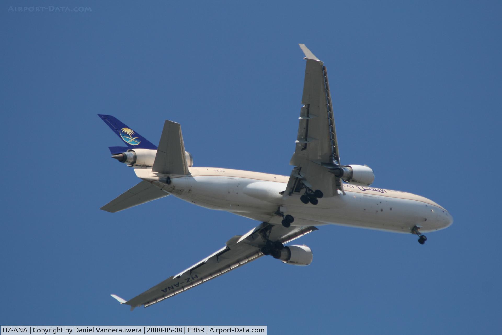 HZ-ANA, 1997 McDonnell Douglas MD-11F C/N 48773, Approach to rwy 07L