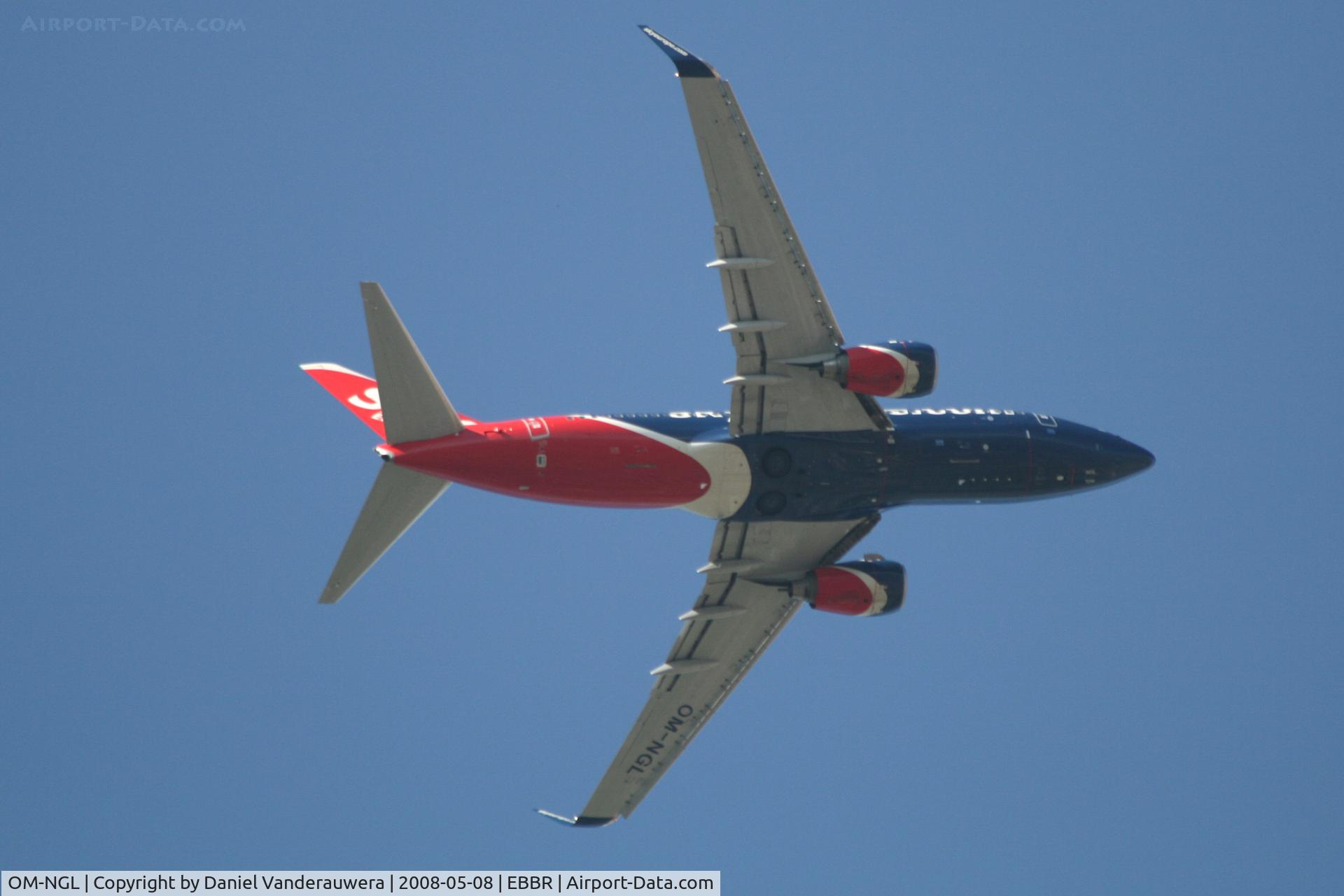 OM-NGL, 2007 Boeing 737-76N C/N 34757, Approach to rwy 07R