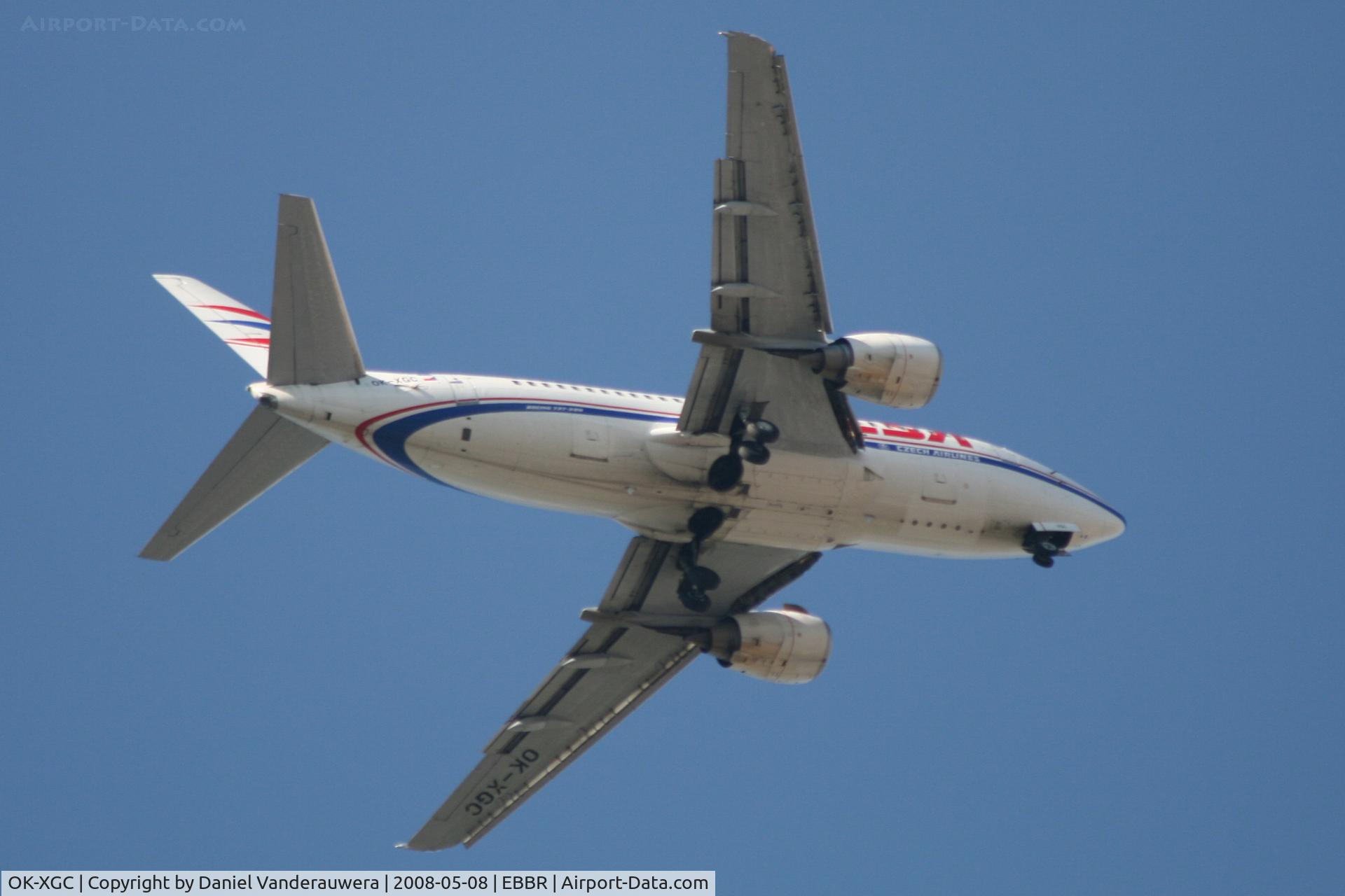 OK-XGC, 1992 Boeing 737-55S C/N 26541, Approach to rwy 07R