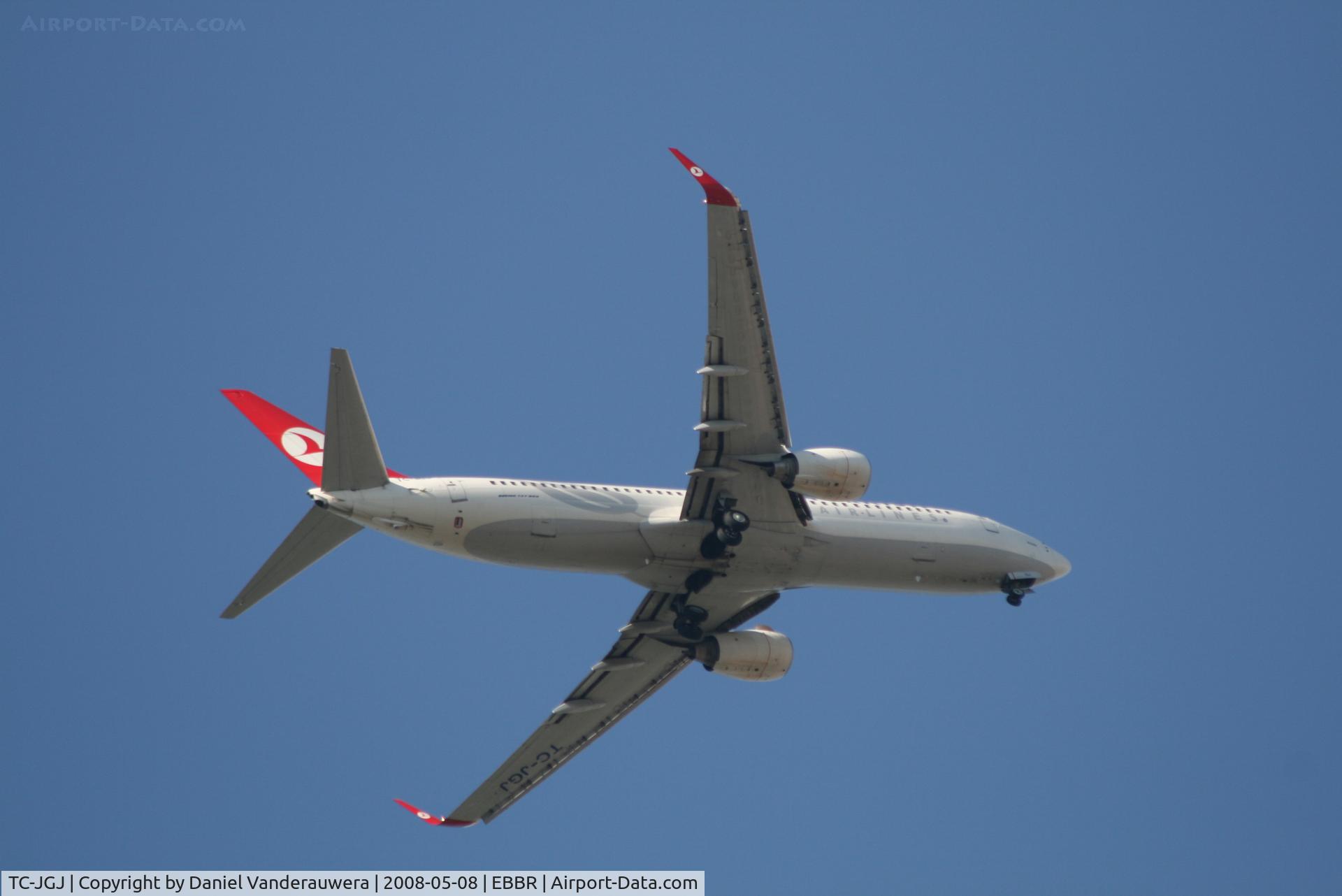 TC-JGJ, 2006 Boeing 737-8F2 C/N 34408, Approach to rwy 07R