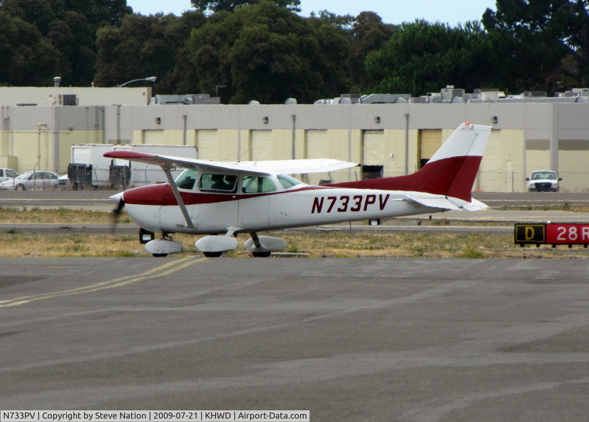 N733PV, 1976 Cessna 172N C/N 17268451, Home-based California Airways 1976 Cessna 172N taxiing