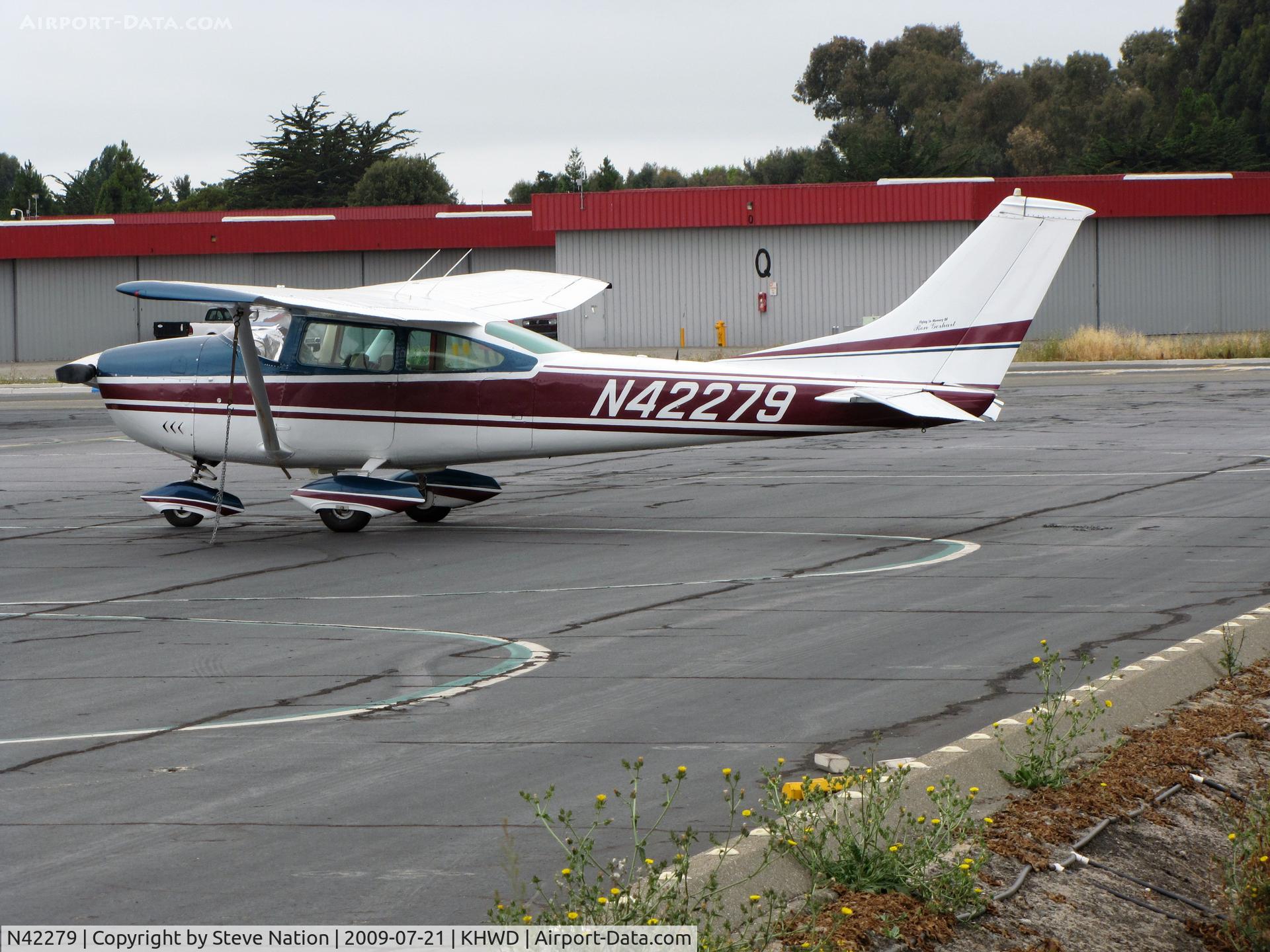 N42279, 1968 Cessna 182L Skylane C/N 18258940, Visiting 1968 Cessna 182L with 