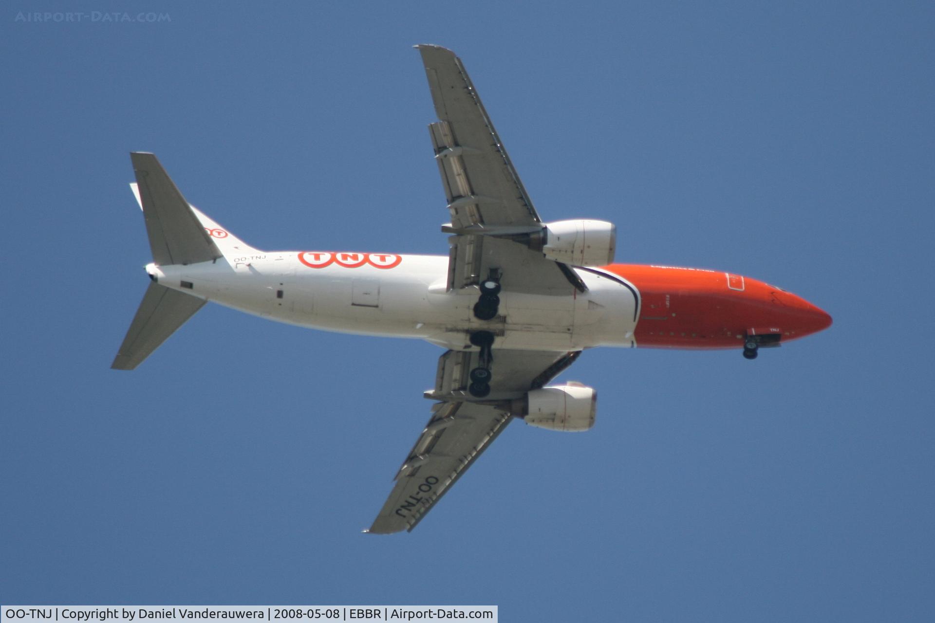 OO-TNJ, 1985 Boeing 737-301F C/N 23260, Approach to rwy 07R