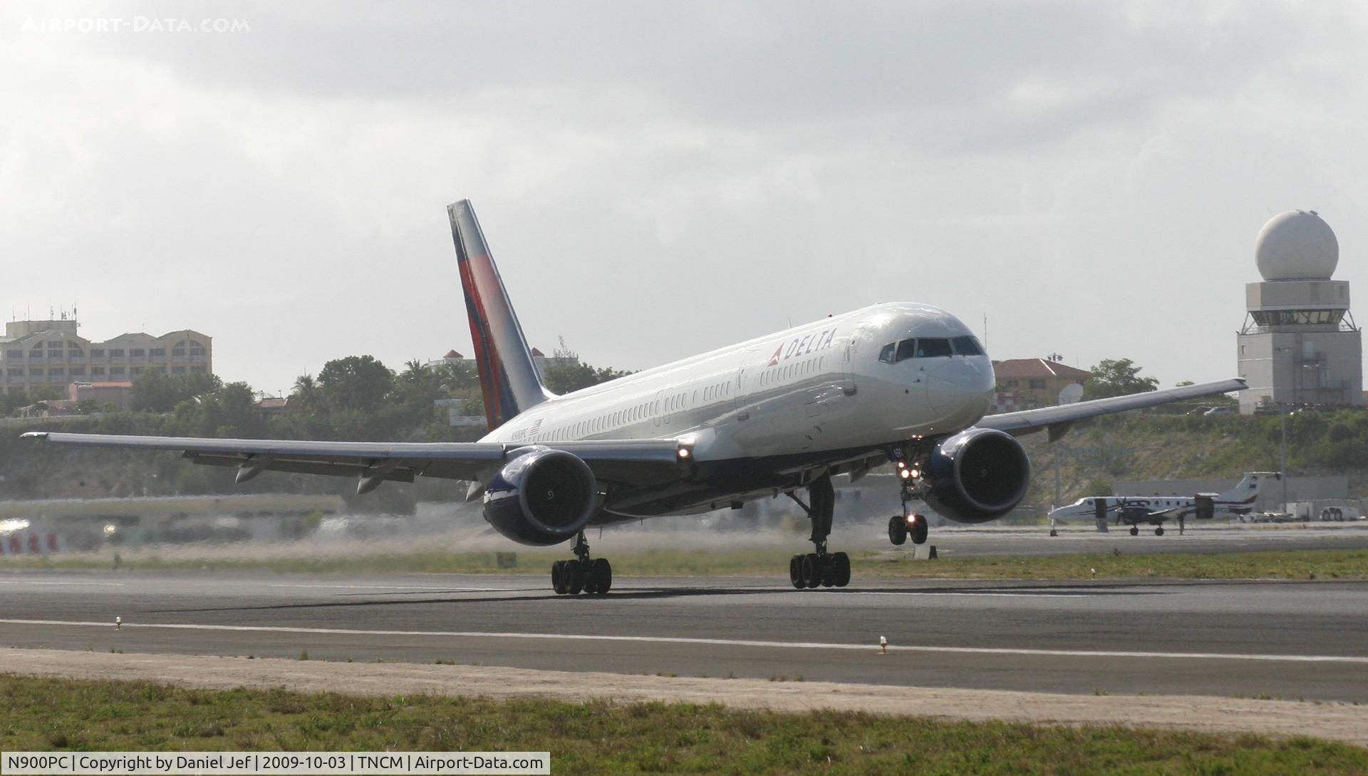 N900PC, 1997 Boeing 757-26D C/N 28446, rotating out of tncm