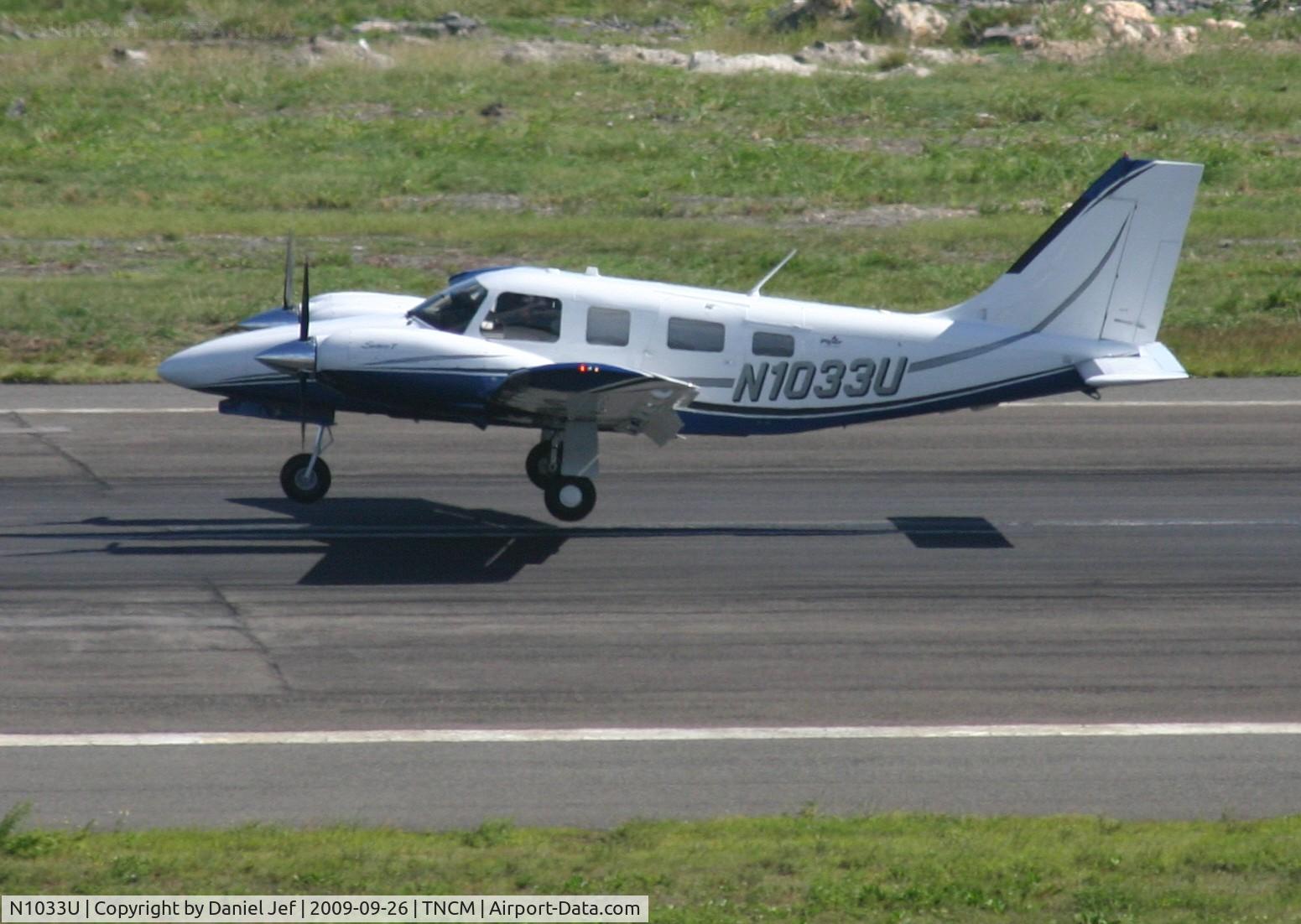 N1033U, 2007 Piper PA-34-220T C/N 3449357, landing
