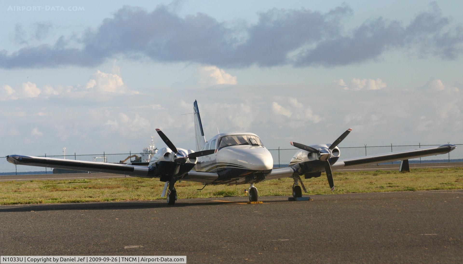 N1033U, 2007 Piper PA-34-220T C/N 3449357, park at the private ramp