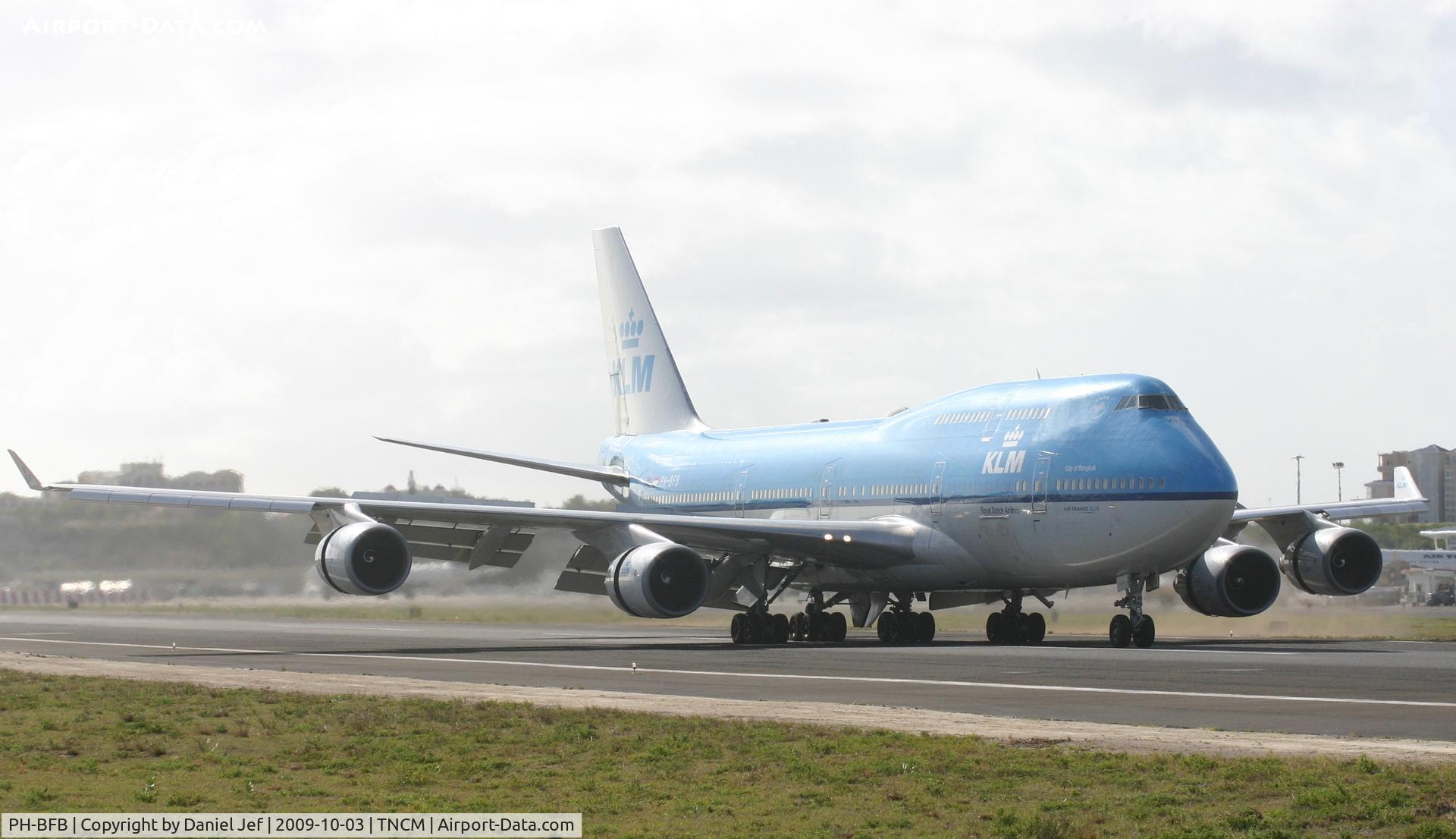PH-BFB, 1989 Boeing 747-406 C/N 24000, Landing at TNCM