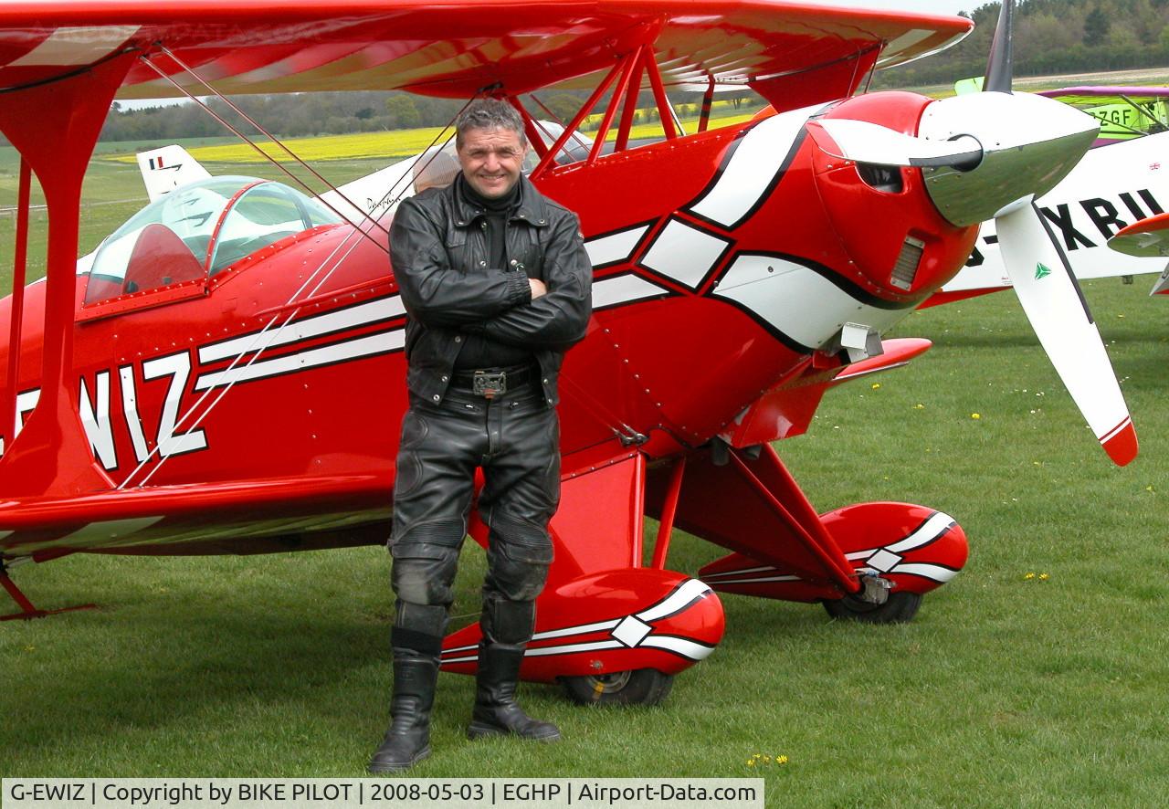 G-EWIZ, 1981 Pitts S-2S Special C/N S18, MY BEST MATE DAVE POSING WITH INDIA ZULU