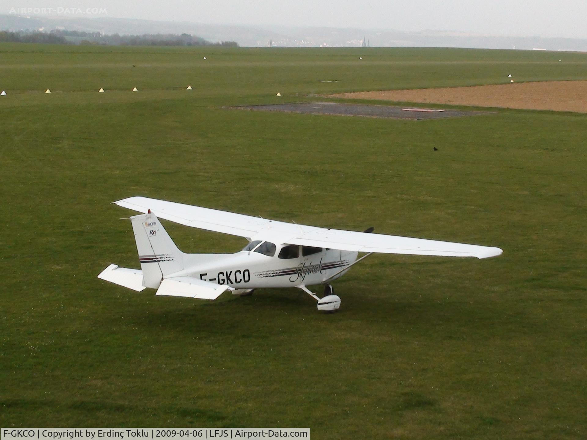 F-GKCO, Cessna 172R C/N 172-80055, Soissons