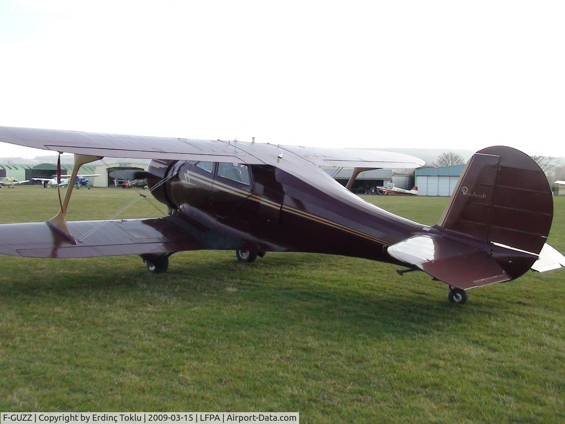 F-GUZZ, 1943 Beech D17S Staggerwing C/N 4823, Persan