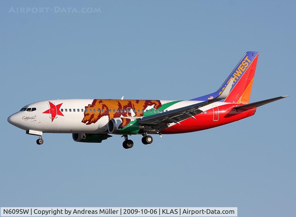 N609SW, 1995 Boeing 737-3H4 C/N 27929, Landing.