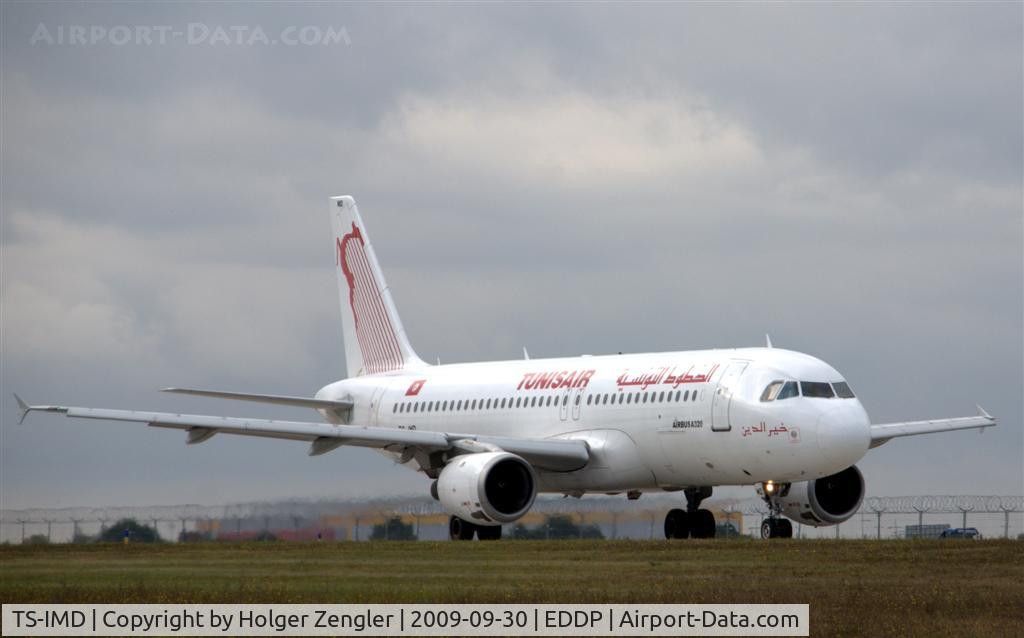TS-IMD, 1991 Airbus A320-211 C/N 0205, On the way for a take off to Tunisia