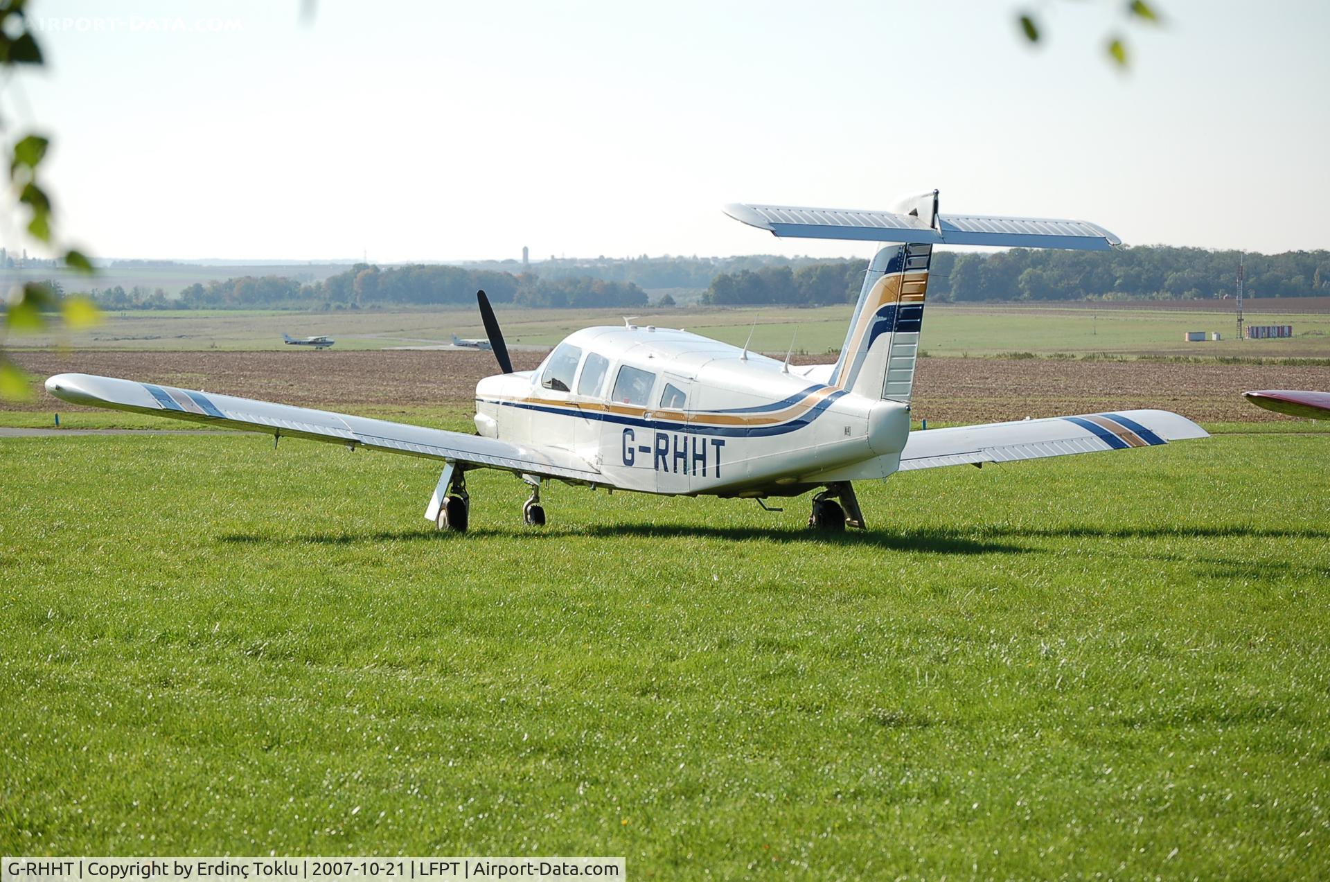 G-RHHT, 1978 Piper PA-32RT-300 Lance II C/N 32R-7885190, Seen at Pontoise (Rugby World Cup Final)