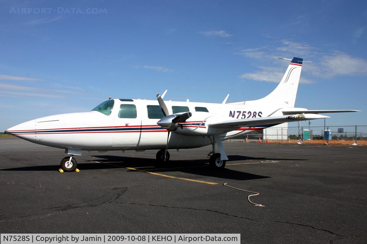 N7528S, 1974 Smith Aerostar 600 C/N 60-0190-086, Looking great in its old age.