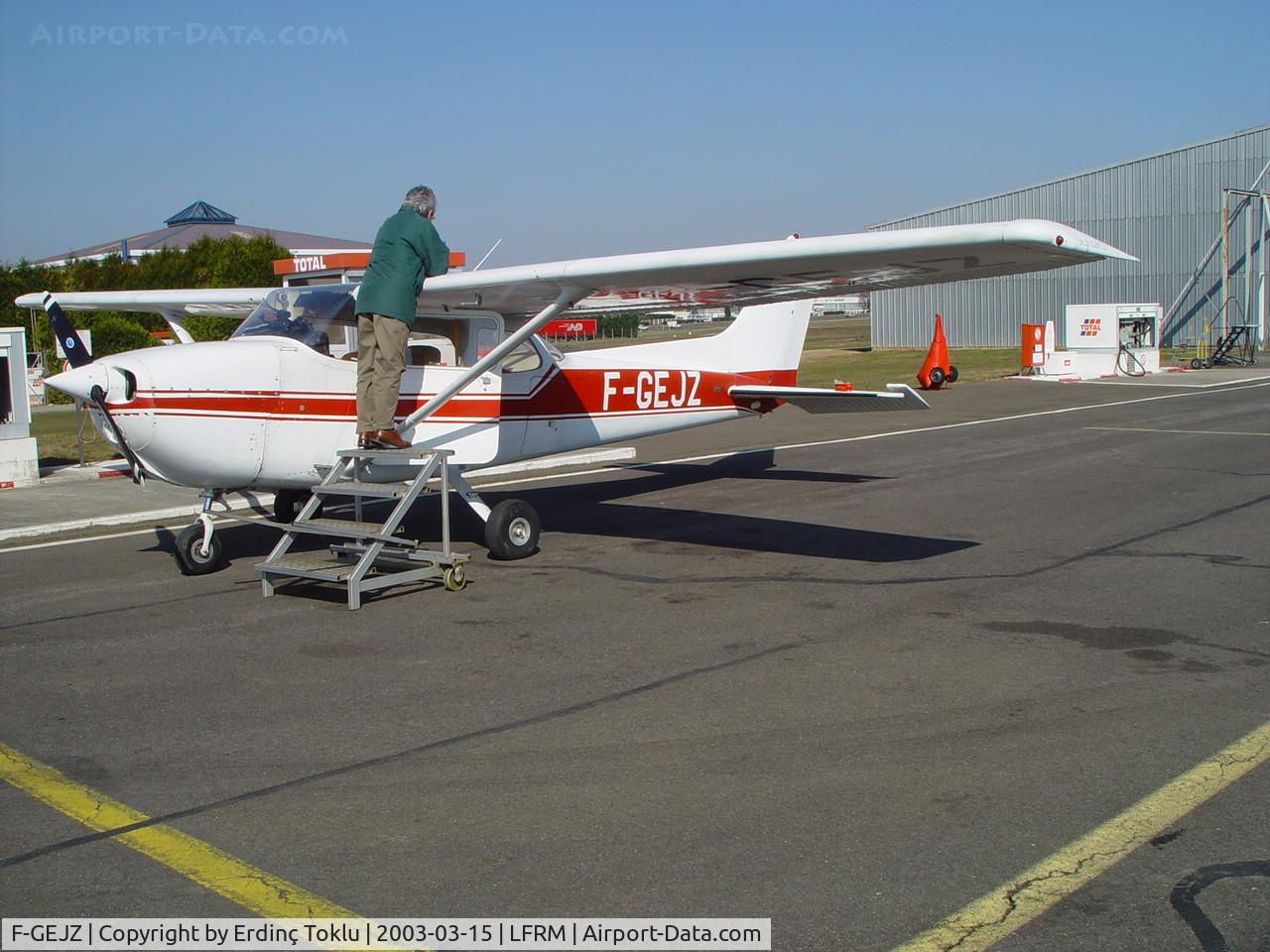 F-GEJZ, Reims F172M Skyhawk C/N 1099, Fuelling again at Le Mans for the trip back