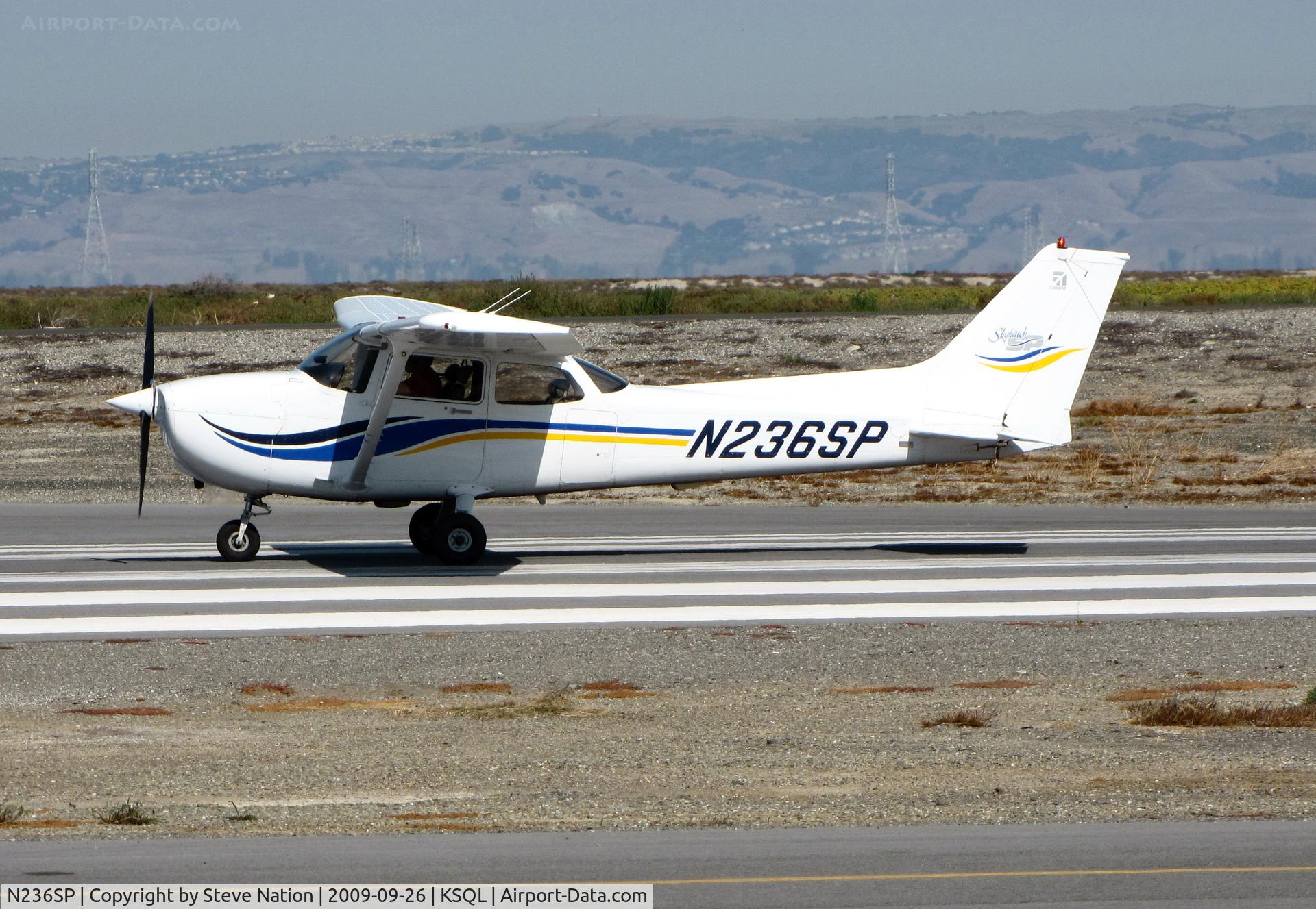 N236SP, 1999 Cessna 172S C/N 172S8213, Locally-based 1999 Cessna 172S starts take-off run