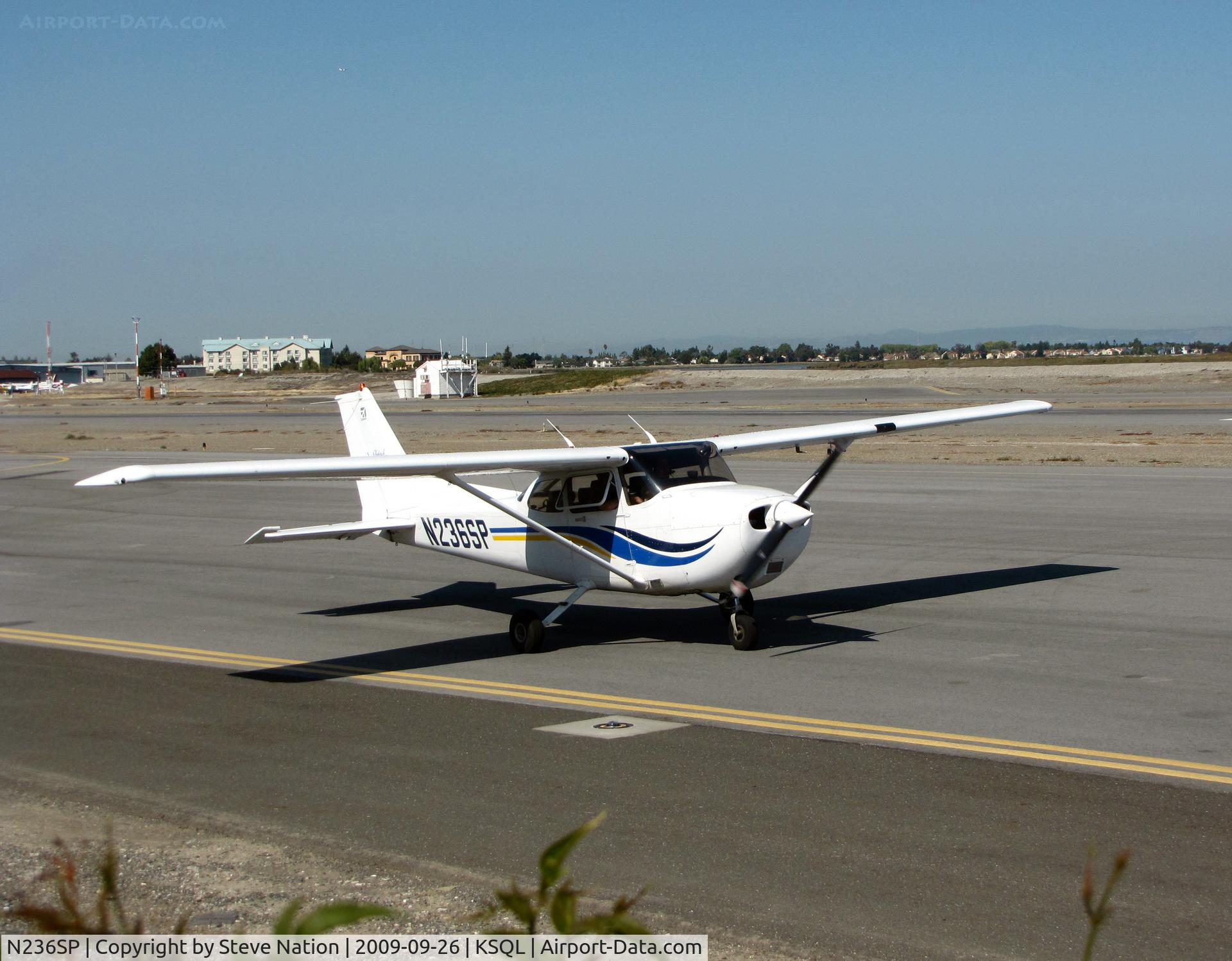 N236SP, 1999 Cessna 172S C/N 172S8213, Locally-based 1999 cessna 172S taxiing