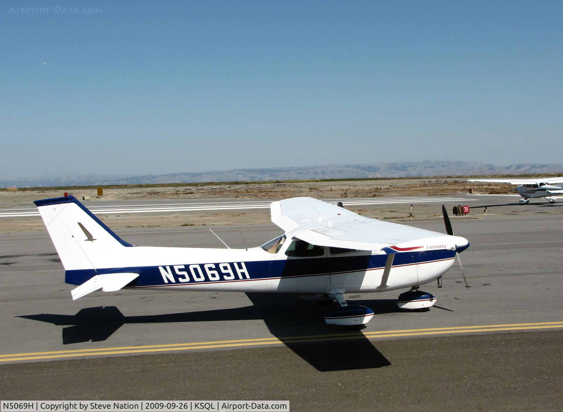 N5069H, 1975 Cessna 172M C/N 17265327, Locally-based 1975 Cesna 172M taxiing