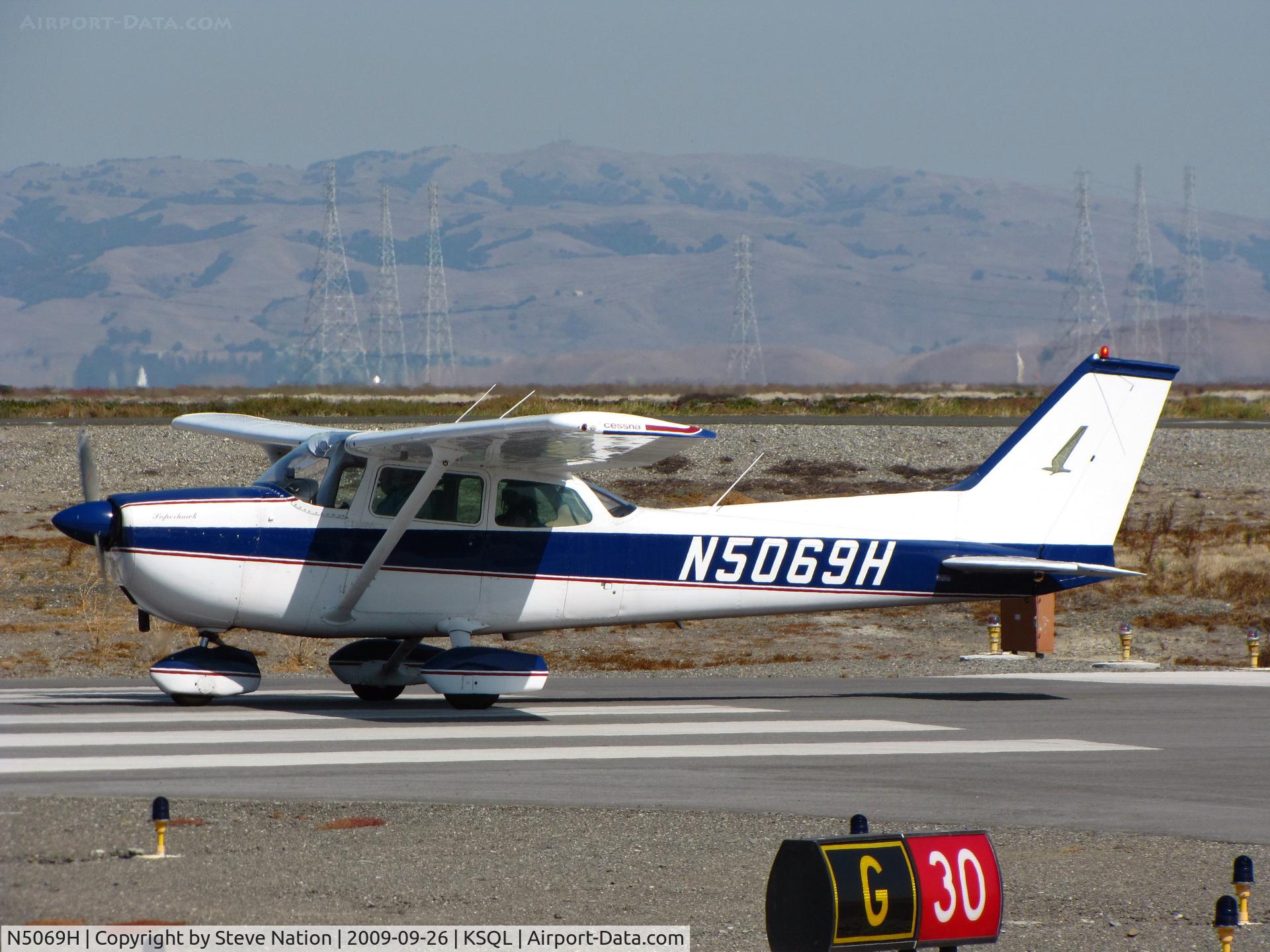 N5069H, 1975 Cessna 172M C/N 17265327, Locally-based 1975 Cesna 172M on take-off RWY 30
