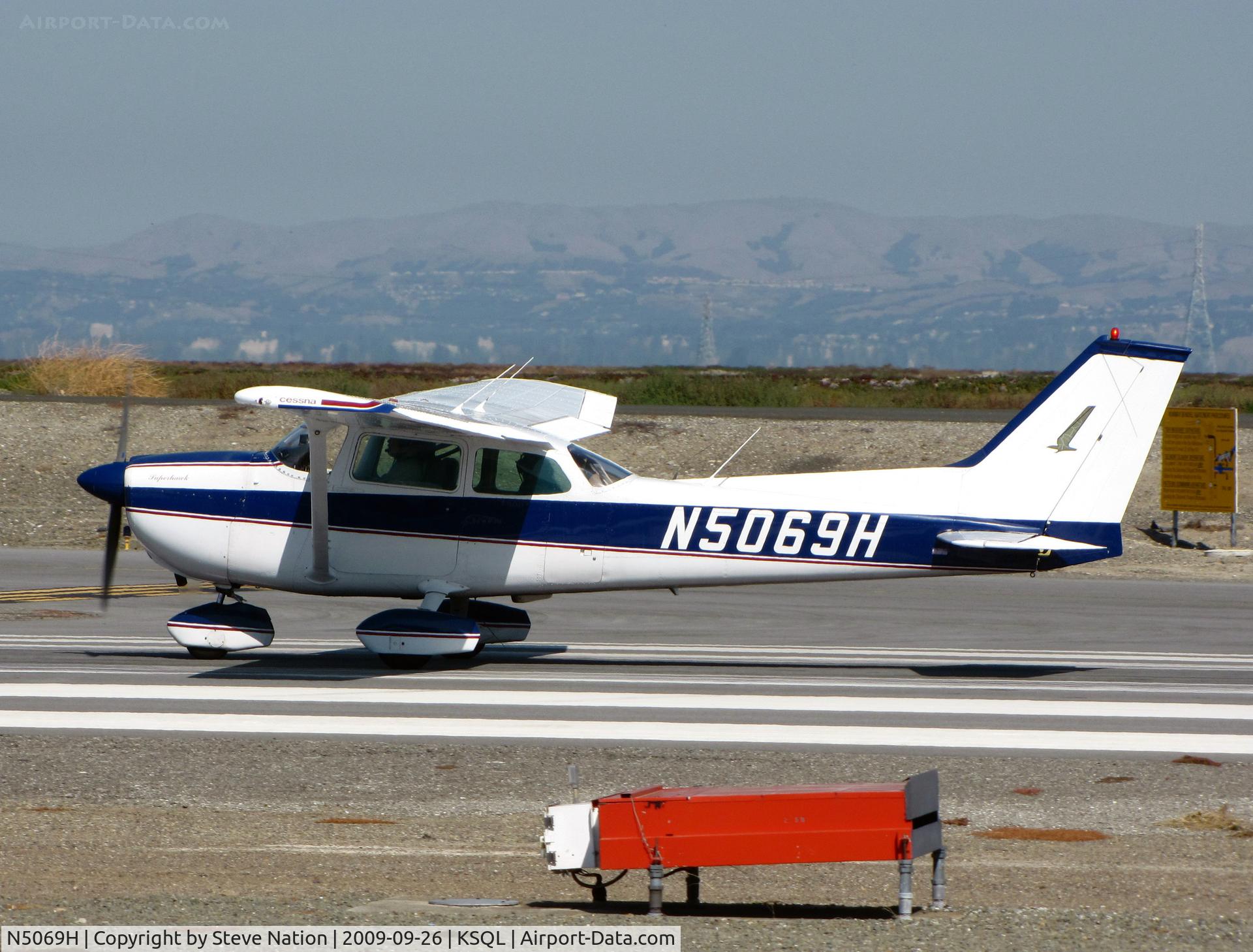 N5069H, 1975 Cessna 172M C/N 17265327, Locally-based 1975 Cesna 172M on take-off RWY 30