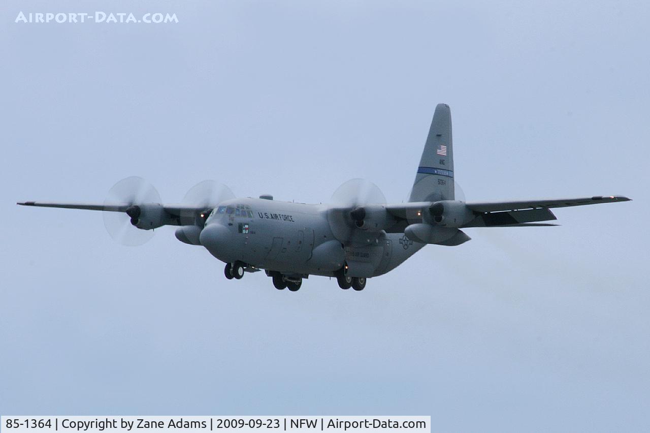 85-1364, 1985 Lockheed C-130H Hercules C/N 382-5076, TX ANG C-130 Landing at Carwell Field (NAS Fort Worth)