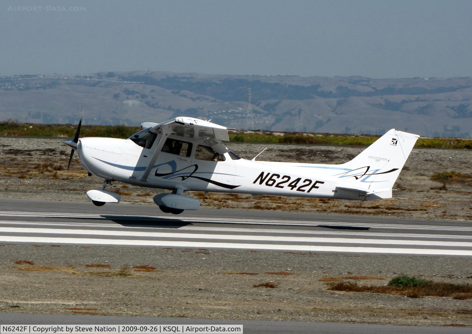 N6034D, 2006 Cessna 172S C/N 172S10195, Locally-based 2008 Cesna 172S landing (heard stall horn on this one)