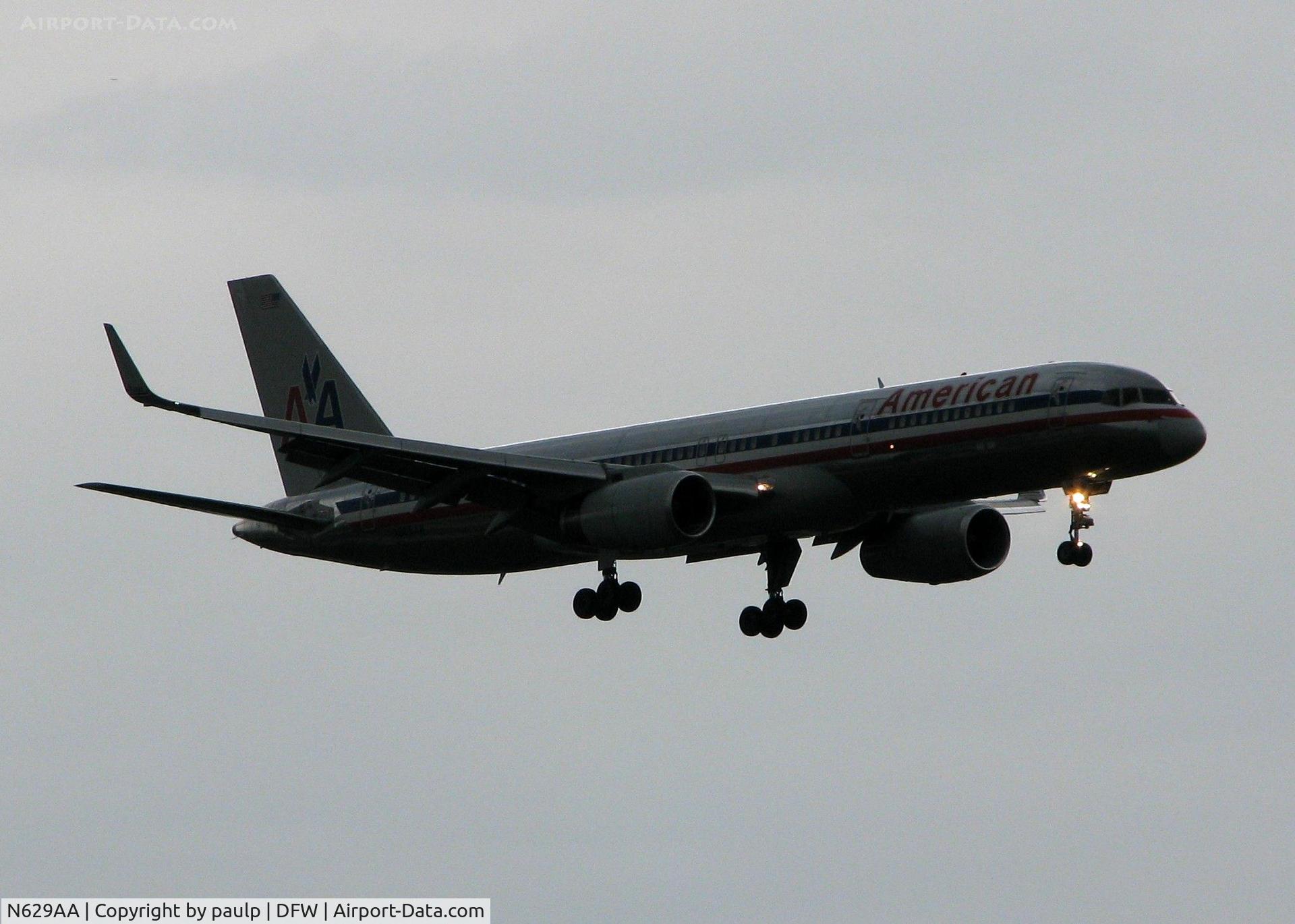 N629AA, 1990 Boeing 757-223 C/N 24587, Landing on 18R at DFW. A rainy, overcast day in Dallas!