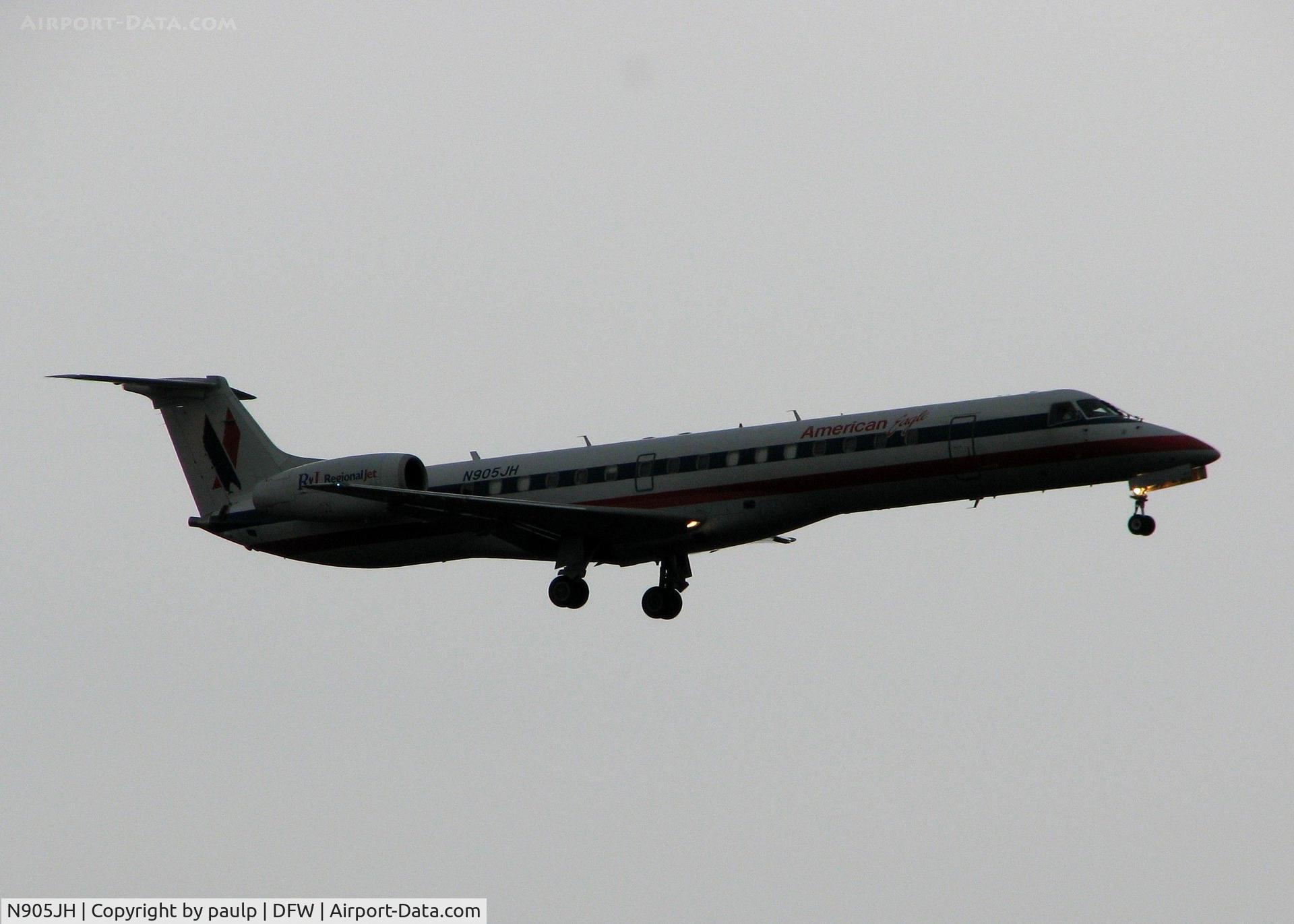 N905JH, 2005 Embraer ERJ-145LR (EMB-145LR) C/N 14500892, Landing on 18R at DFW. Rainy day at DFW!