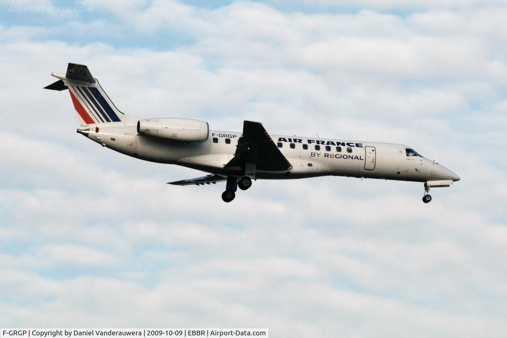F-GRGP, 1999 Embraer ERJ-135ER (EMB-135ER) C/N 145188, flight AF5402 is descending to rwy 02