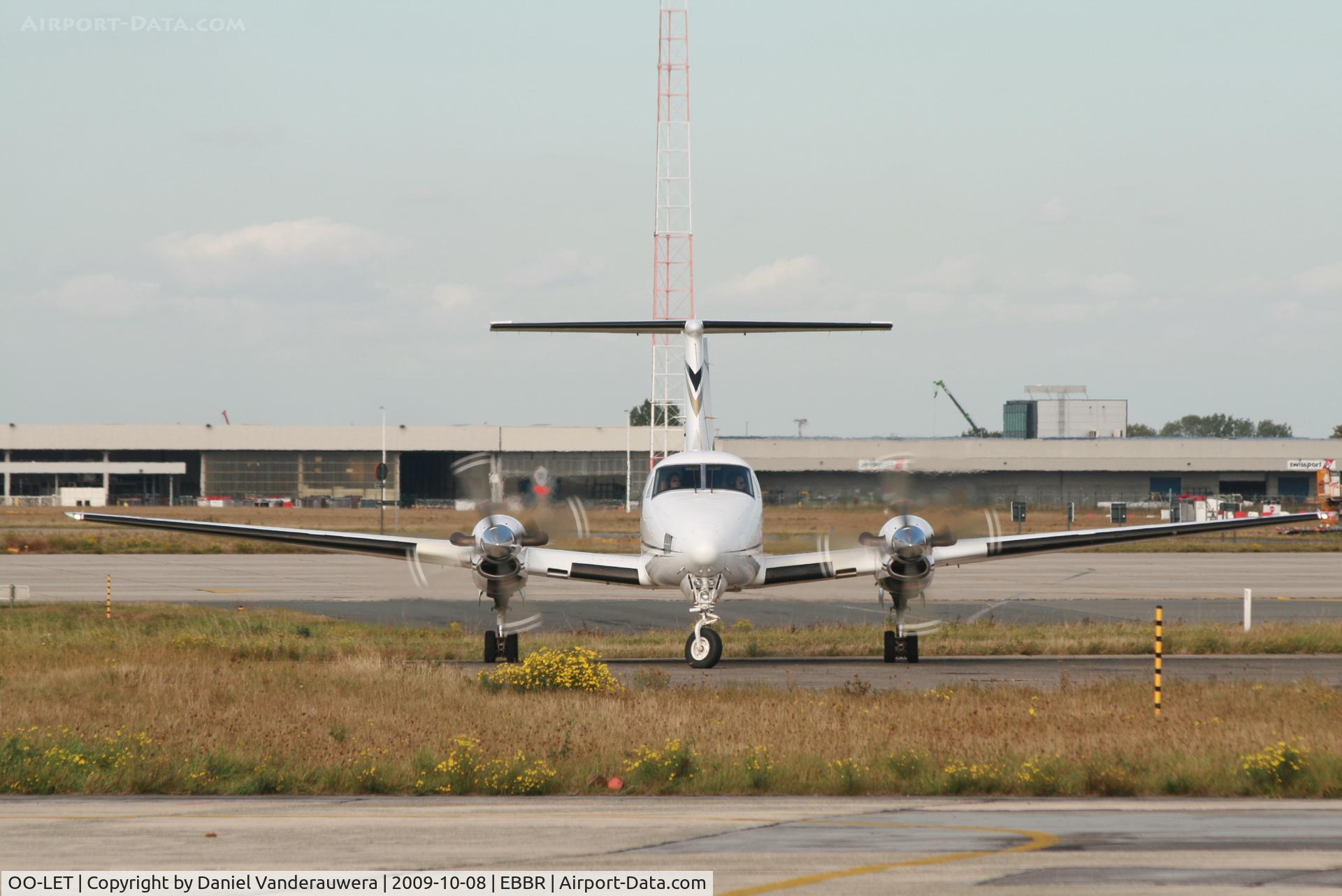 OO-LET, 1994 Beech B200 Super King Air King Air C/N BB-1473, Taxiing to park on General Aviation apron