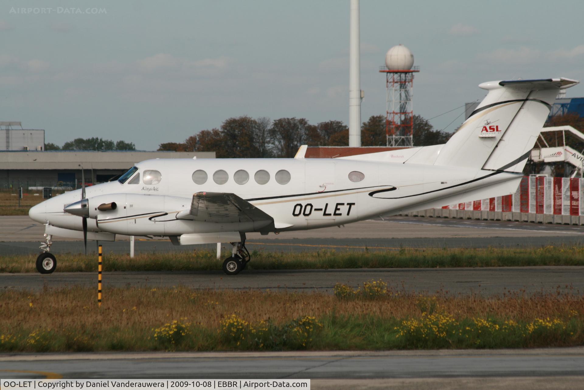 OO-LET, 1994 Beech B200 Super King Air King Air C/N BB-1473, Arriving to General Aviation apron