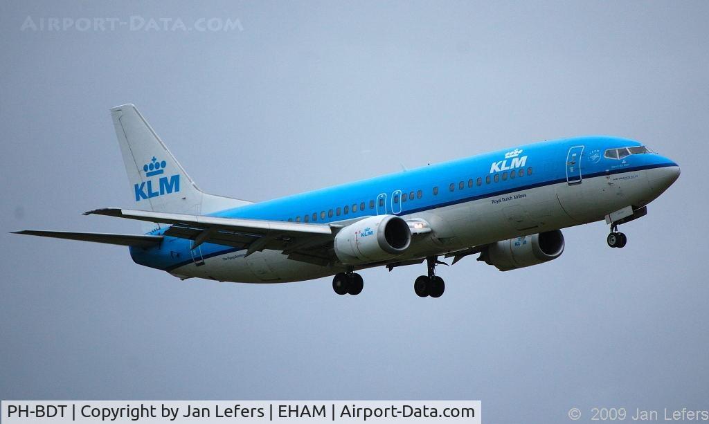 PH-BDT, 1989 Boeing 737-406 C/N 24530, Landing in bad Wether