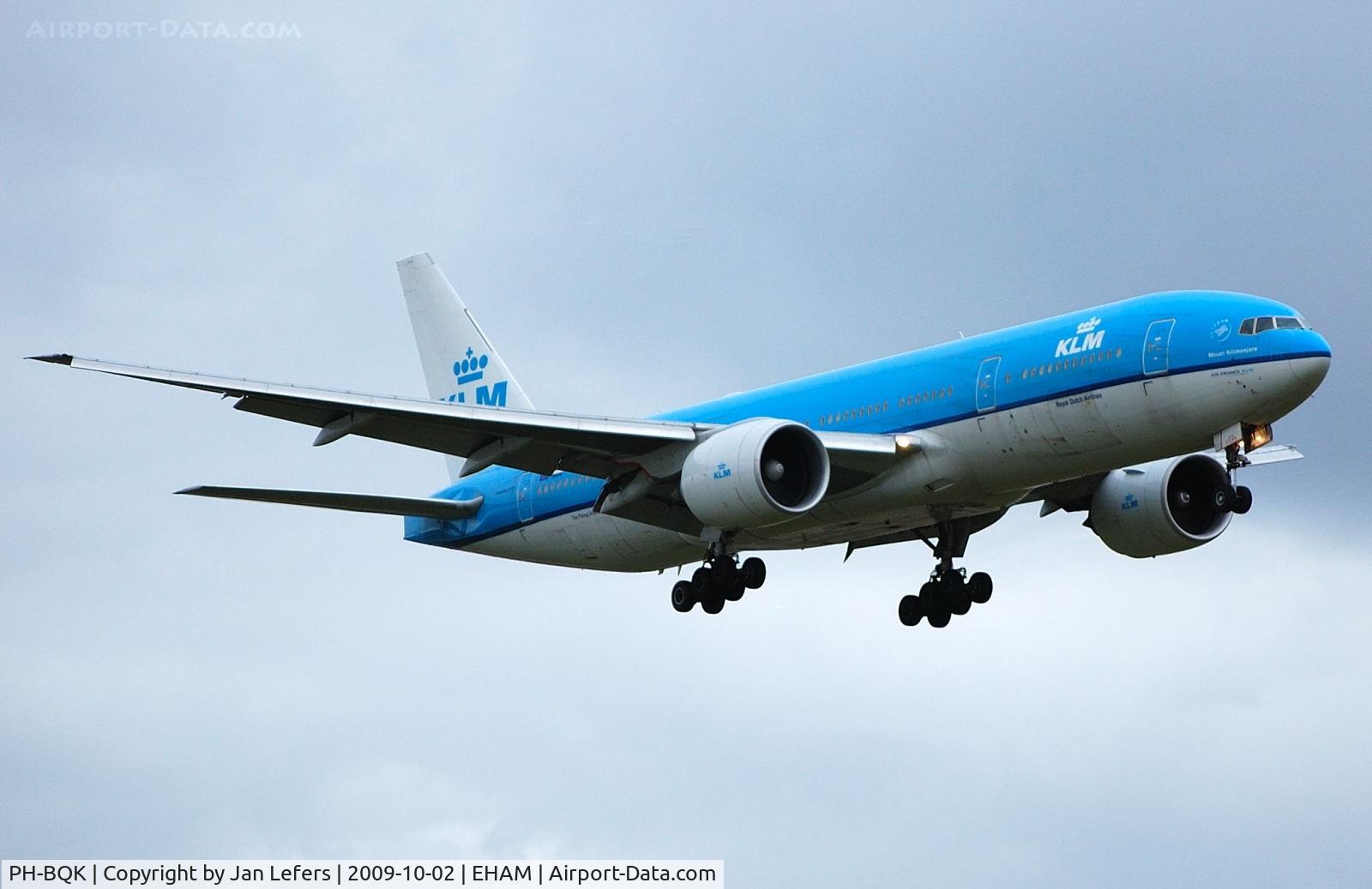 PH-BQK, 2005 Boeing 777-206/ER C/N 29399, Rainy Day on Amsterdam Airport