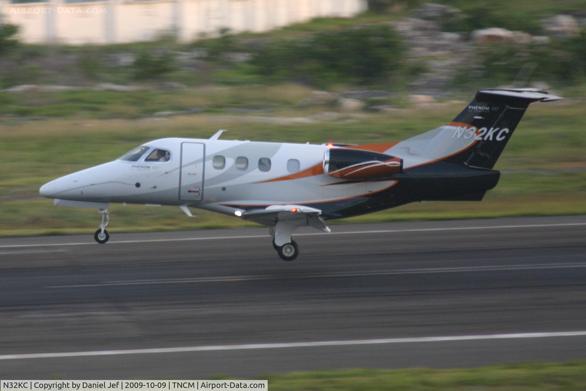 N32KC, 1994 Beech B350 Super King Air C/N FL-125, Landing at TNCM