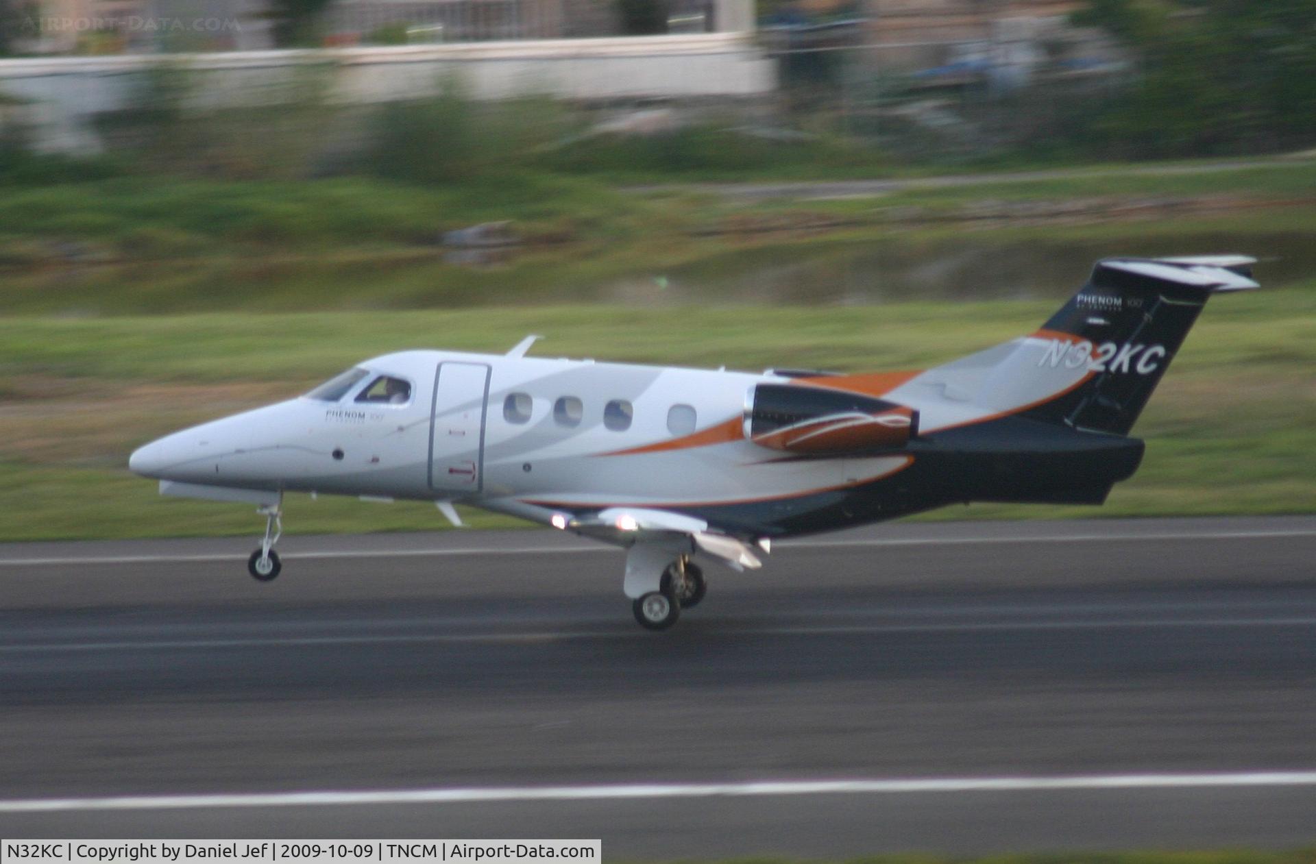N32KC, 1994 Beech B350 Super King Air C/N FL-125, Landing at TNCM