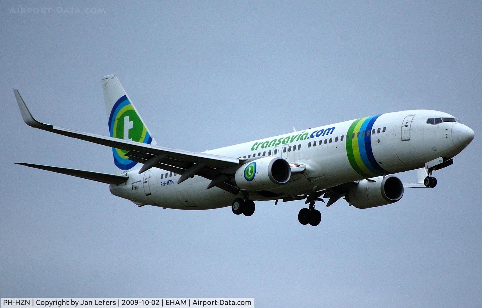 PH-HZN, 2004 Boeing 737-8K2 C/N 32943, Rainy Day