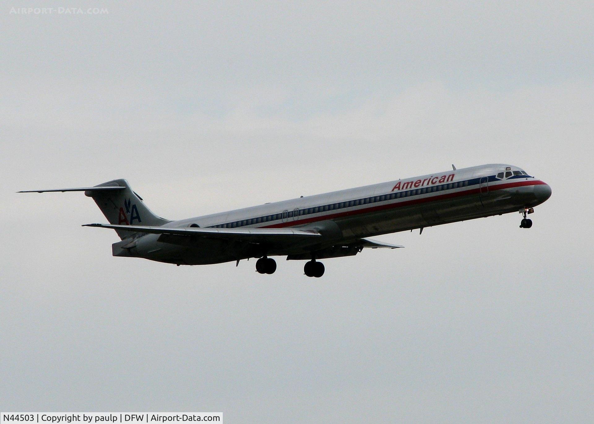 N44503, 1989 McDonnell Douglas MD-82 (DC-9-82) C/N 49797, Landing at DFW. A nasty, rainy day for photos?