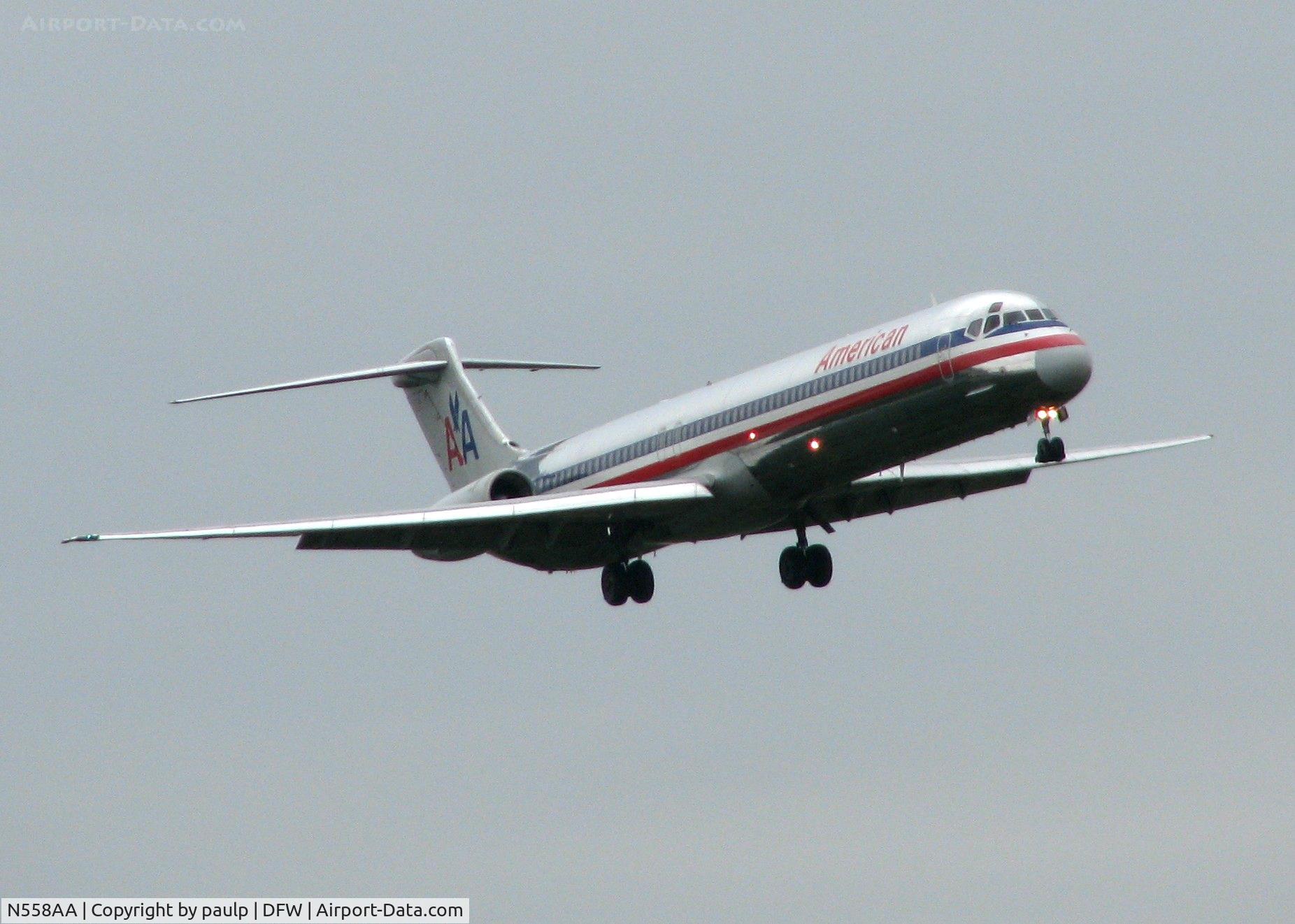 N558AA, 1991 McDonnell Douglas MD-82 (DC-9-82) C/N 53088, Landing at DFW. A rainy day in Dallas!
