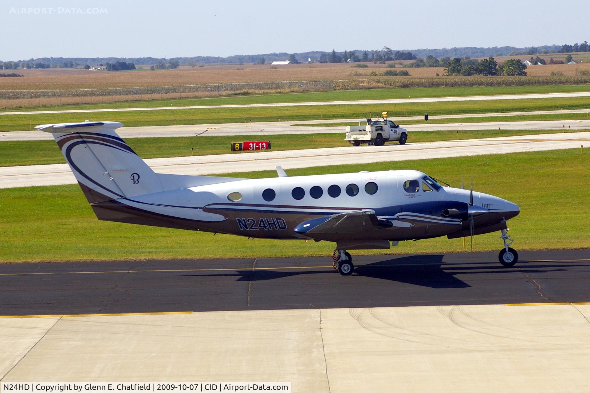 N24HD, 2007 Hawker Beechcraft B200GT King Air C/N BY-18, Taxiing to Runway 27 for departure