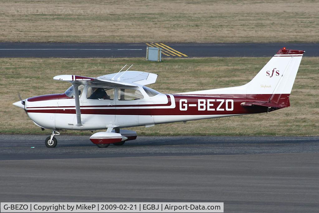 G-BEZO, 1976 Reims F172M ll Skyhawk C/N 1392, Bright Winter Saturday.