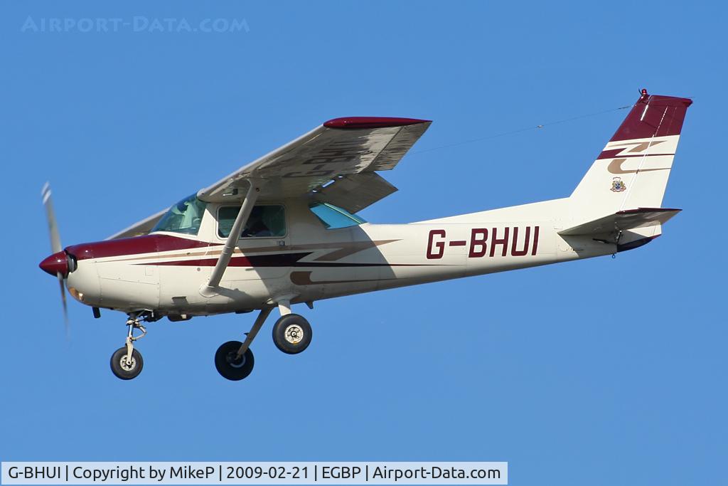 G-BHUI, 1979 Cessna 152 C/N 152-83144, Short final at Kemble.