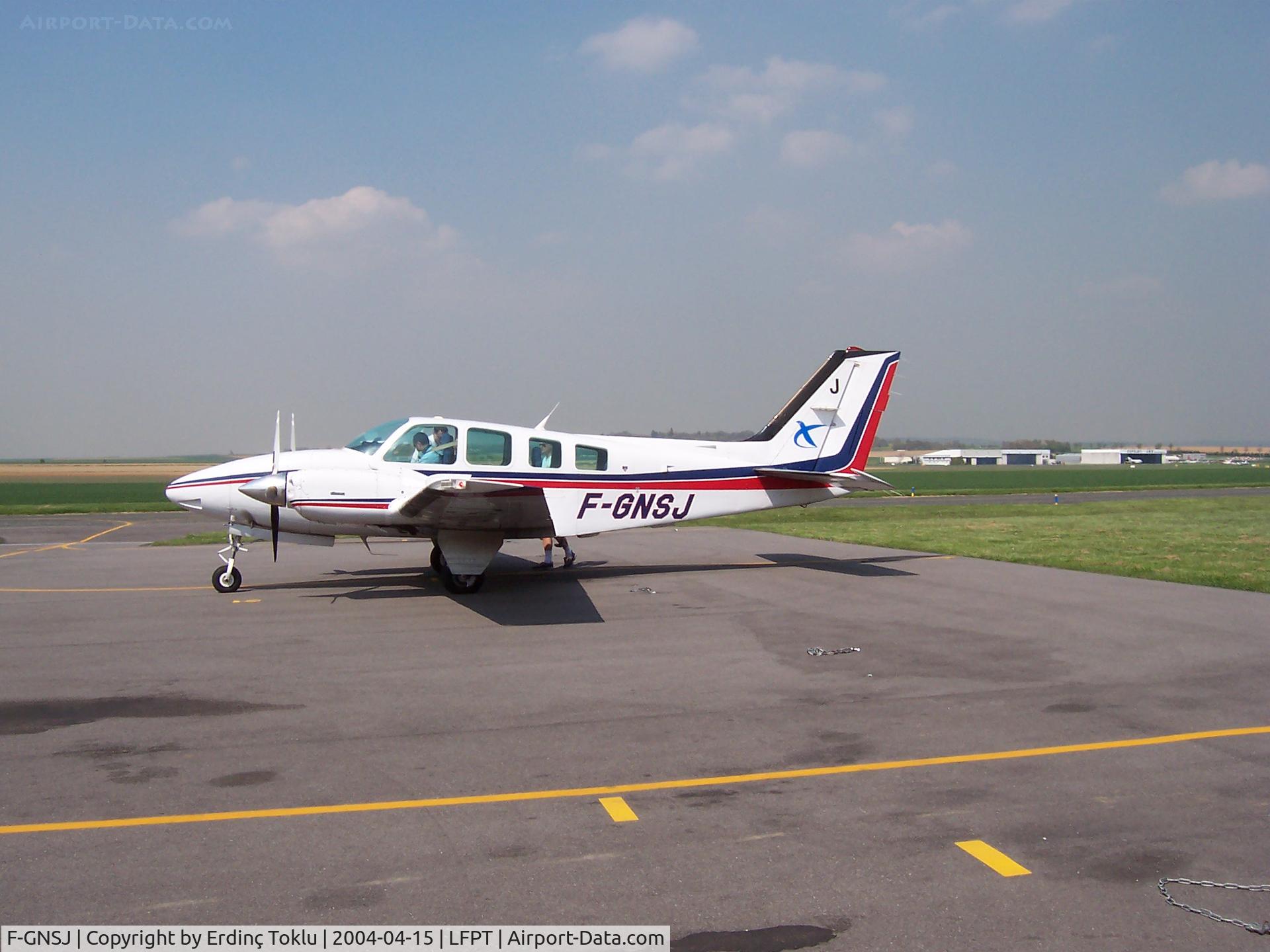 F-GNSJ, Beech 58 Baron C/N TH-1515, Seen at Pontoise
