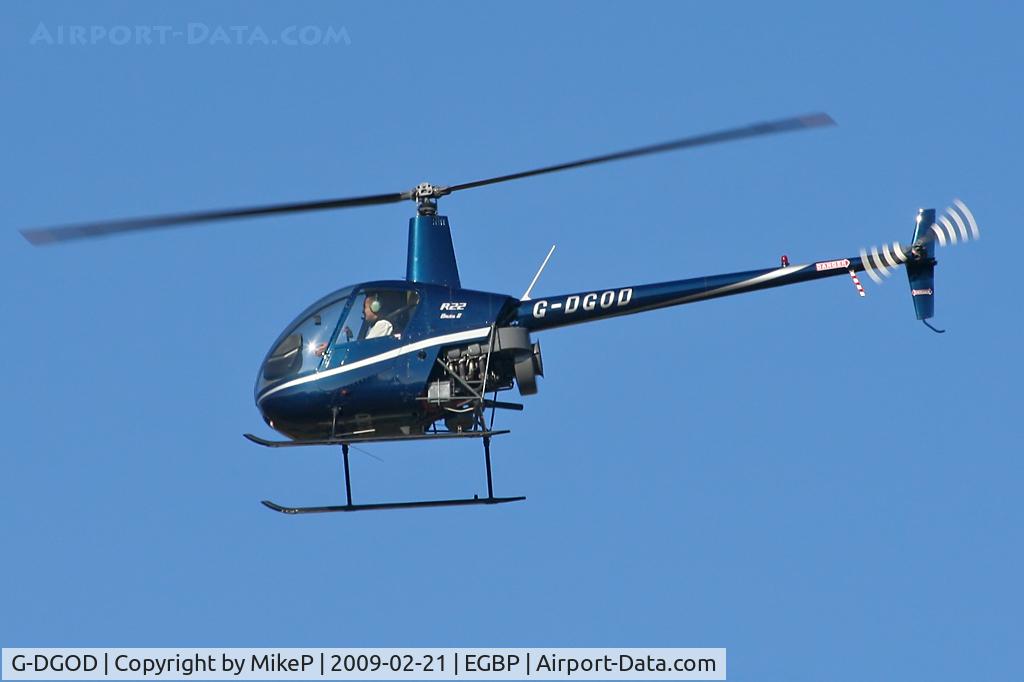 G-DGOD, 2005 Robinson R22 Beta II C/N 3889, Arriving back at Kemble.