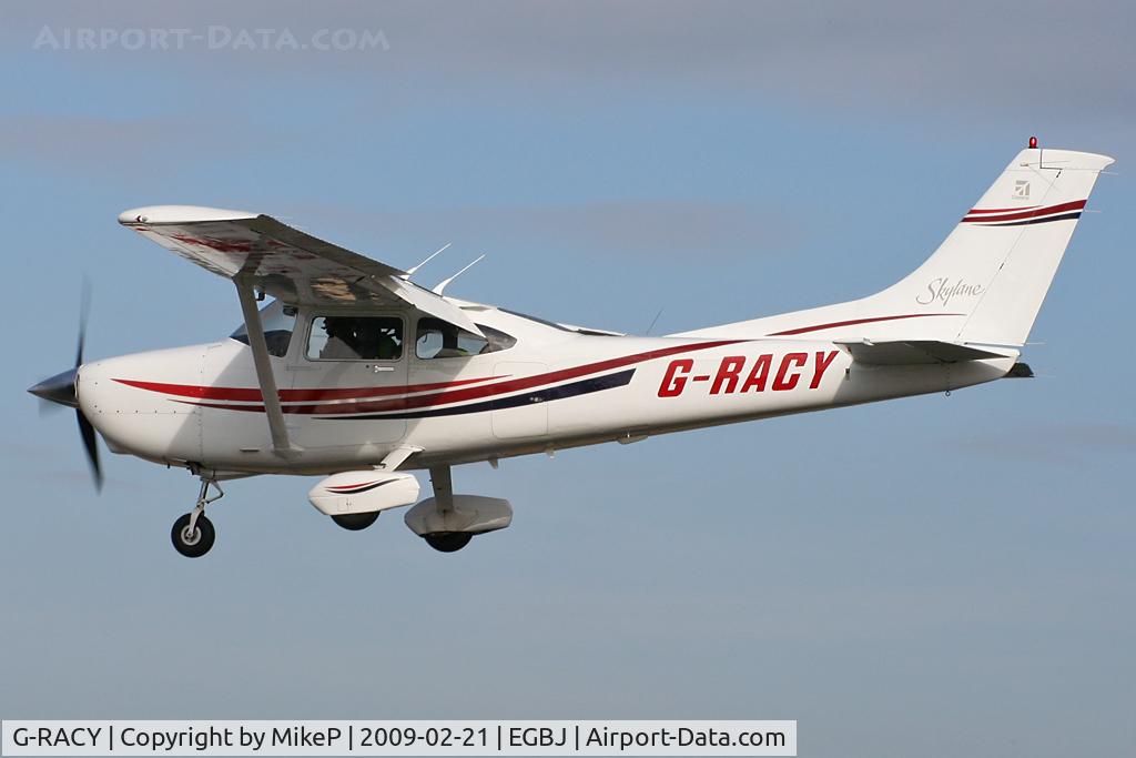 G-RACY, 1999 Cessna 182S Skylane C/N 18280588, Short final at Staverton.