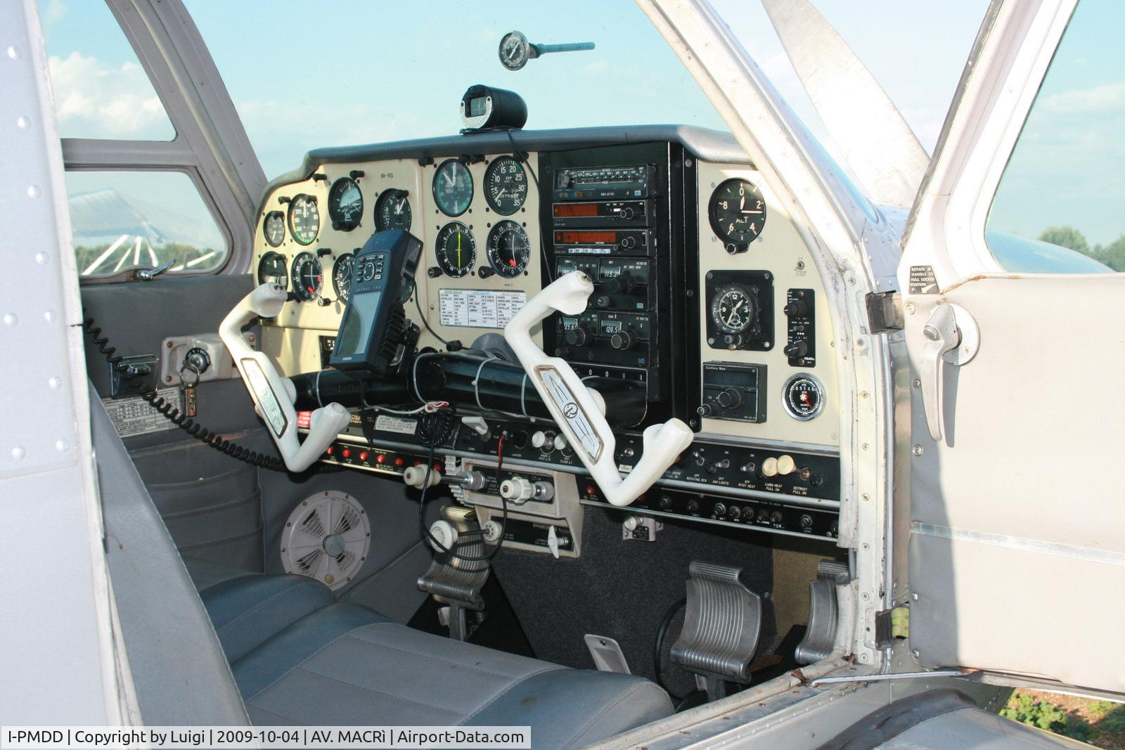 I-PMDD, 1966 Beech 35-C33 Debonair C/N CD-1011, COCKPIT