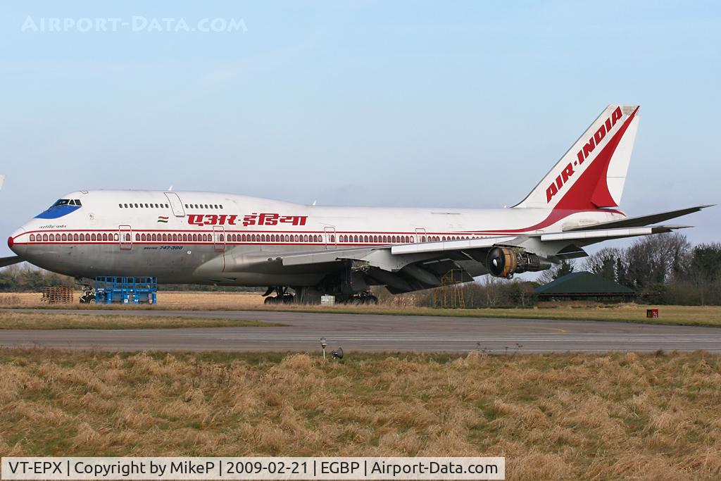 VT-EPX, 1988 Boeing 747-337 C/N 24160, Awaiting an appointment with the scrap-man.